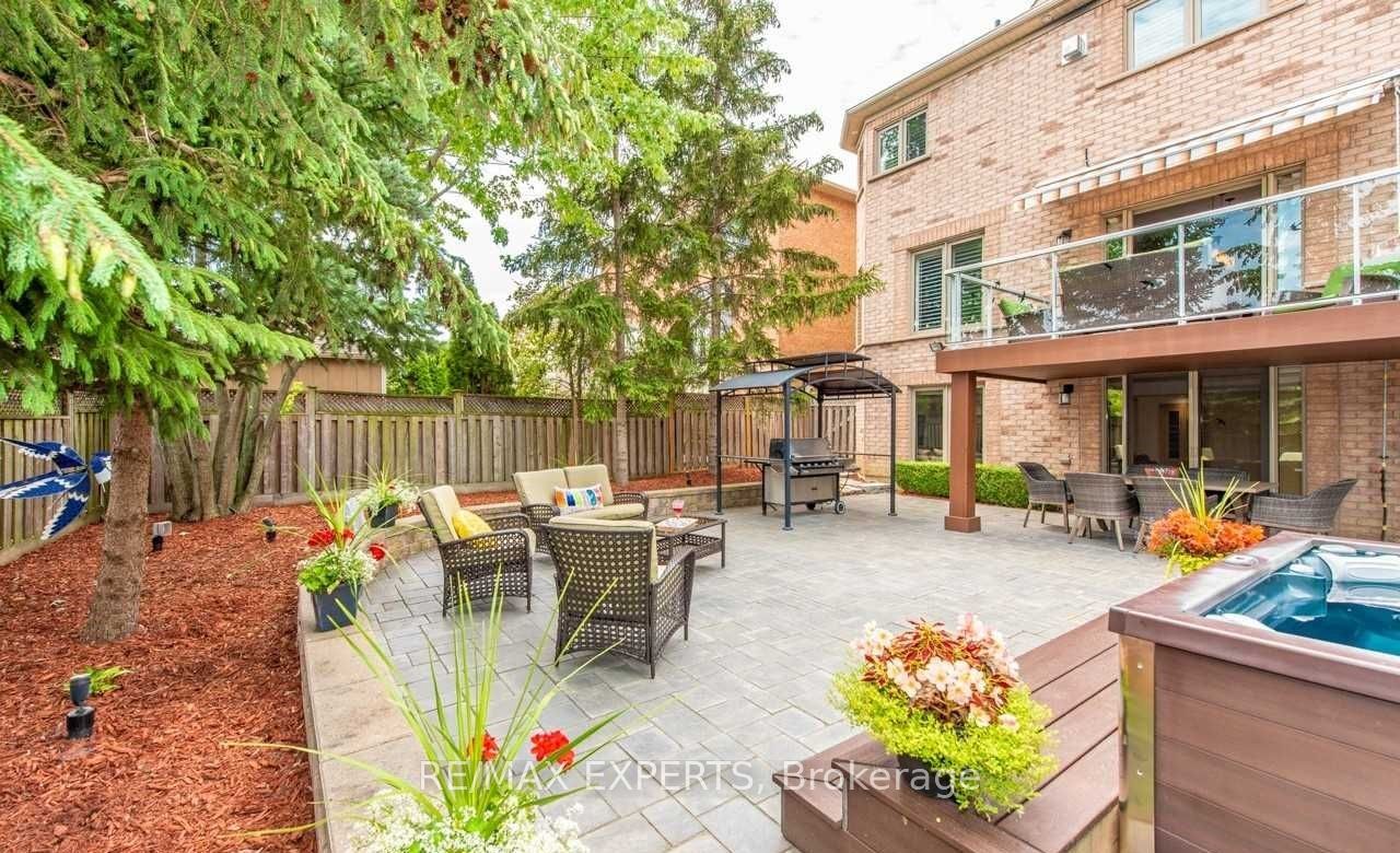94 Royview Crescent
