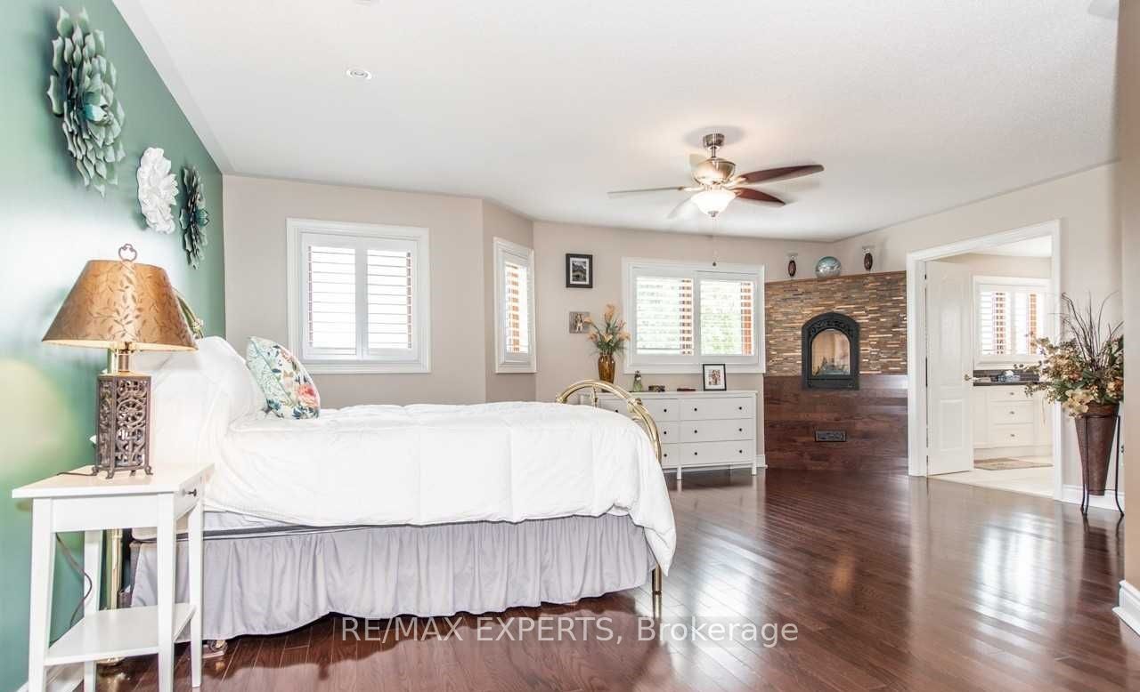 94 Royview Crescent