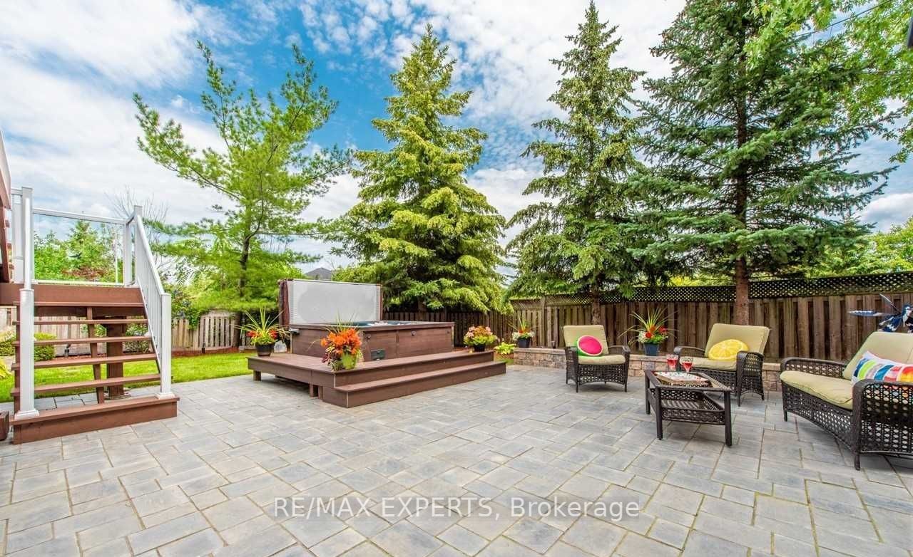 94 Royview Crescent