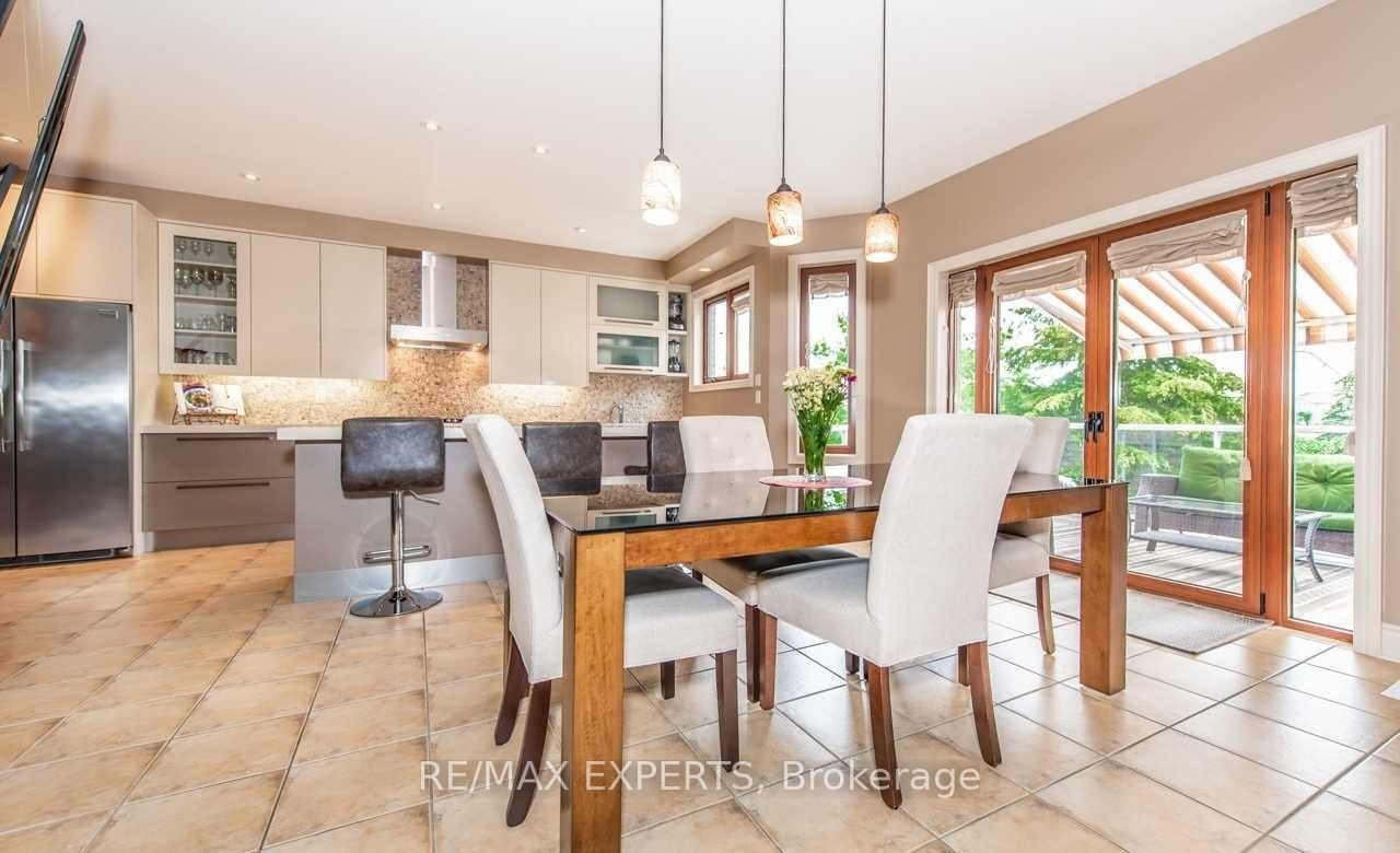 94 Royview Crescent