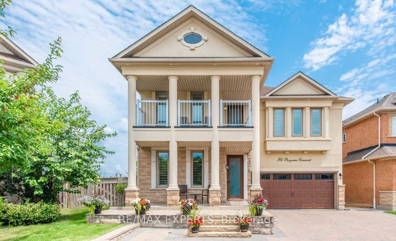 94 Royview Crescent