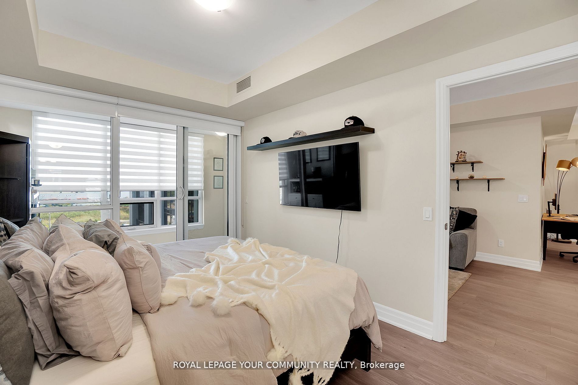 9085 Jane Street, #522