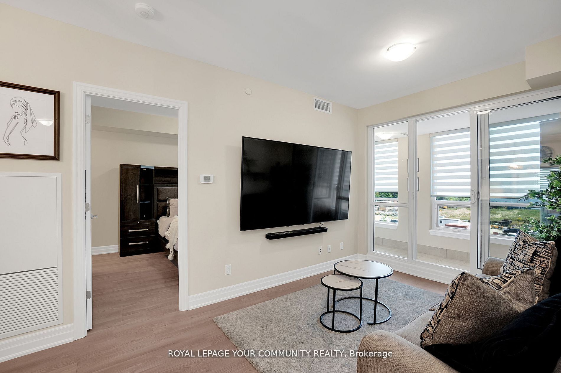 9085 Jane Street, #522