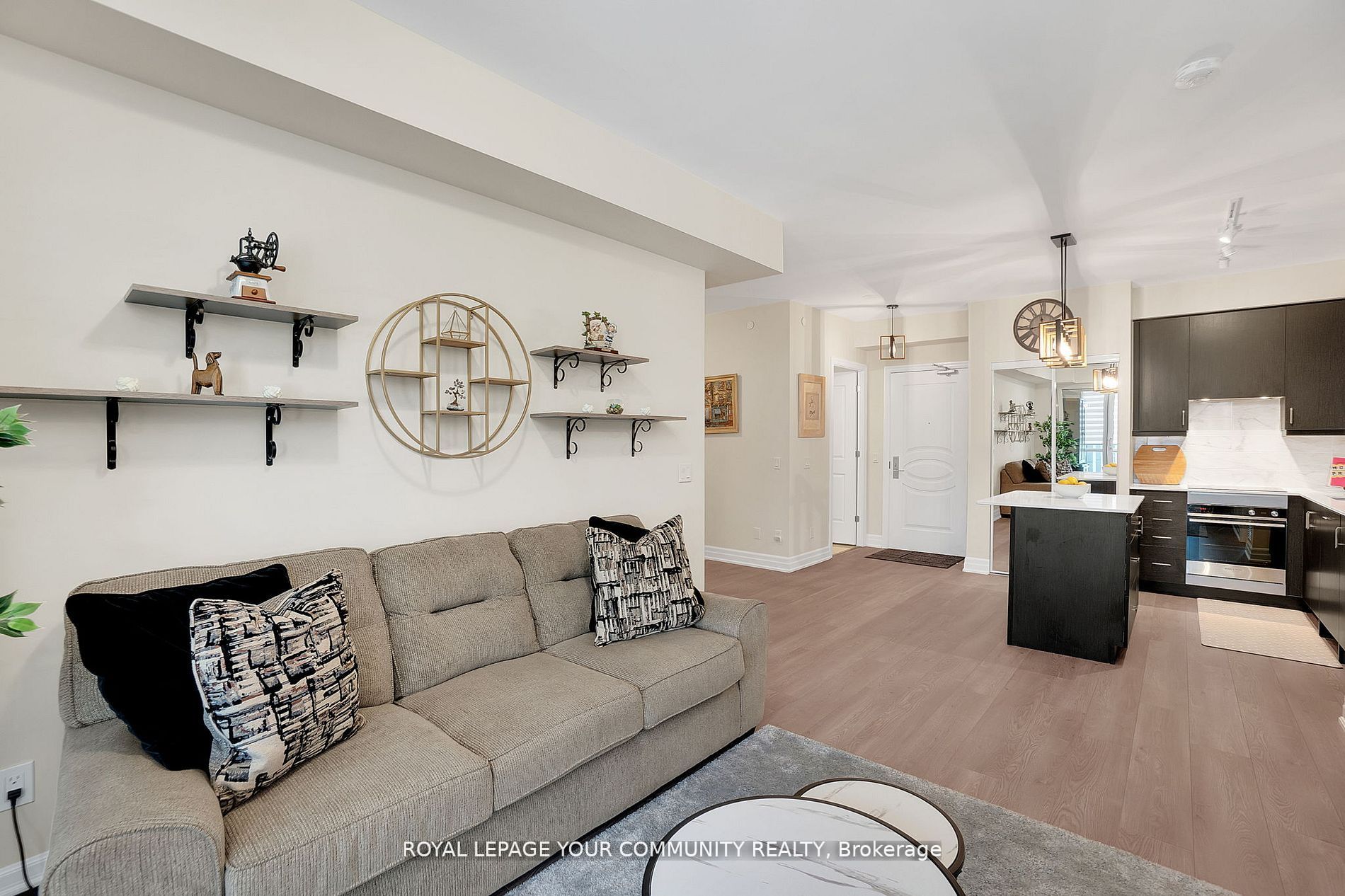 9085 Jane Street, #522