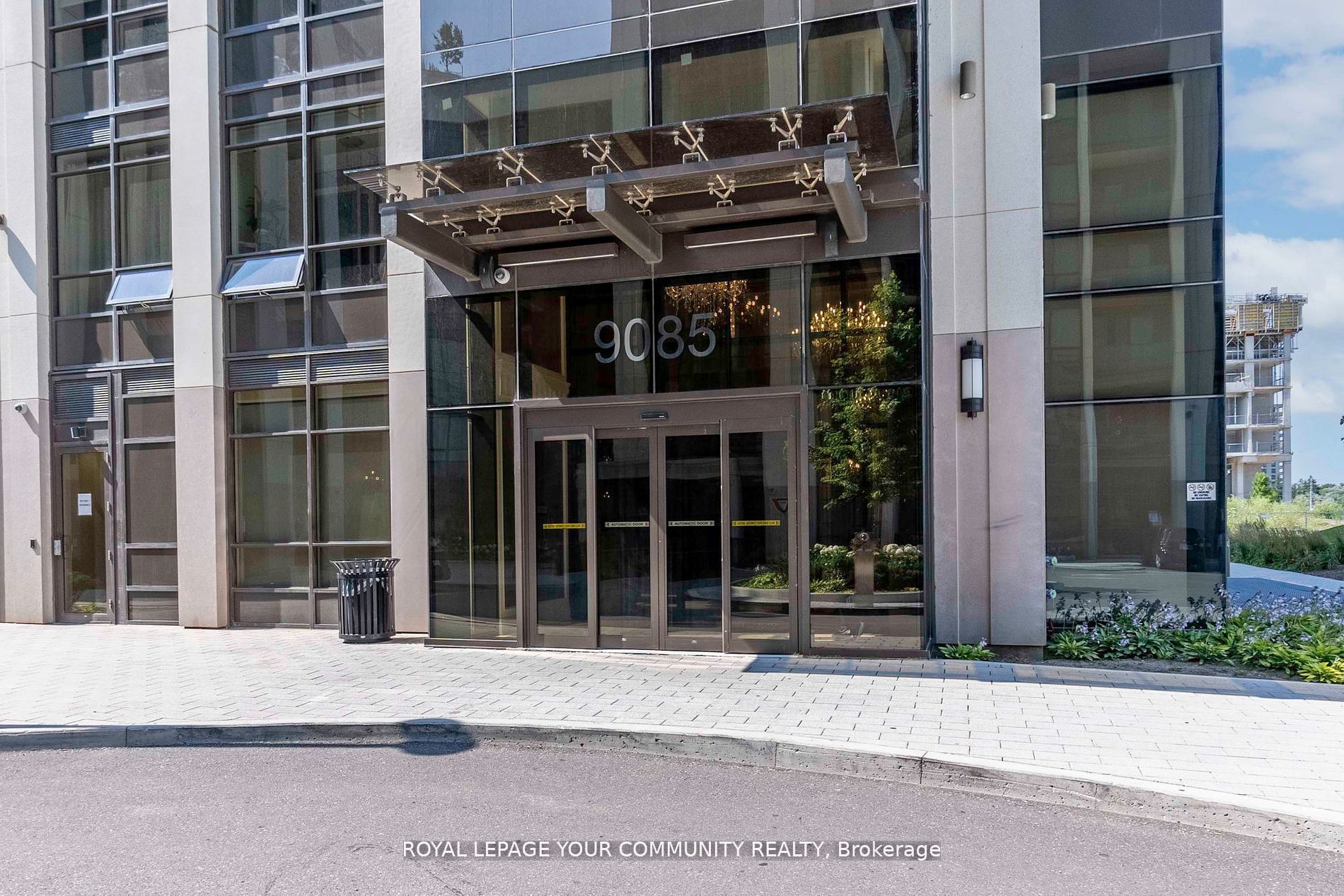 9085 Jane Street, #522