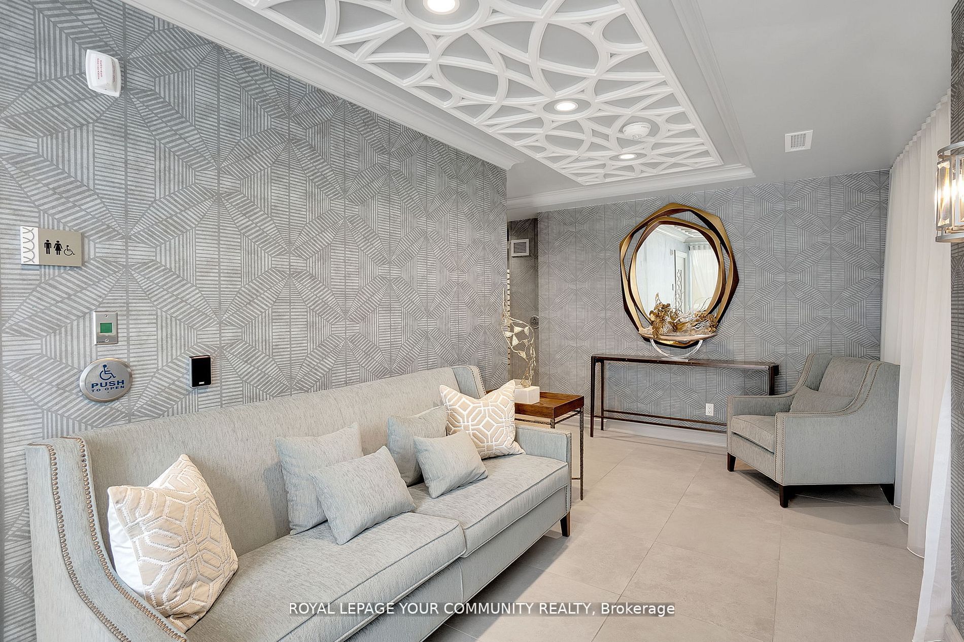 9085 Jane Street, #522