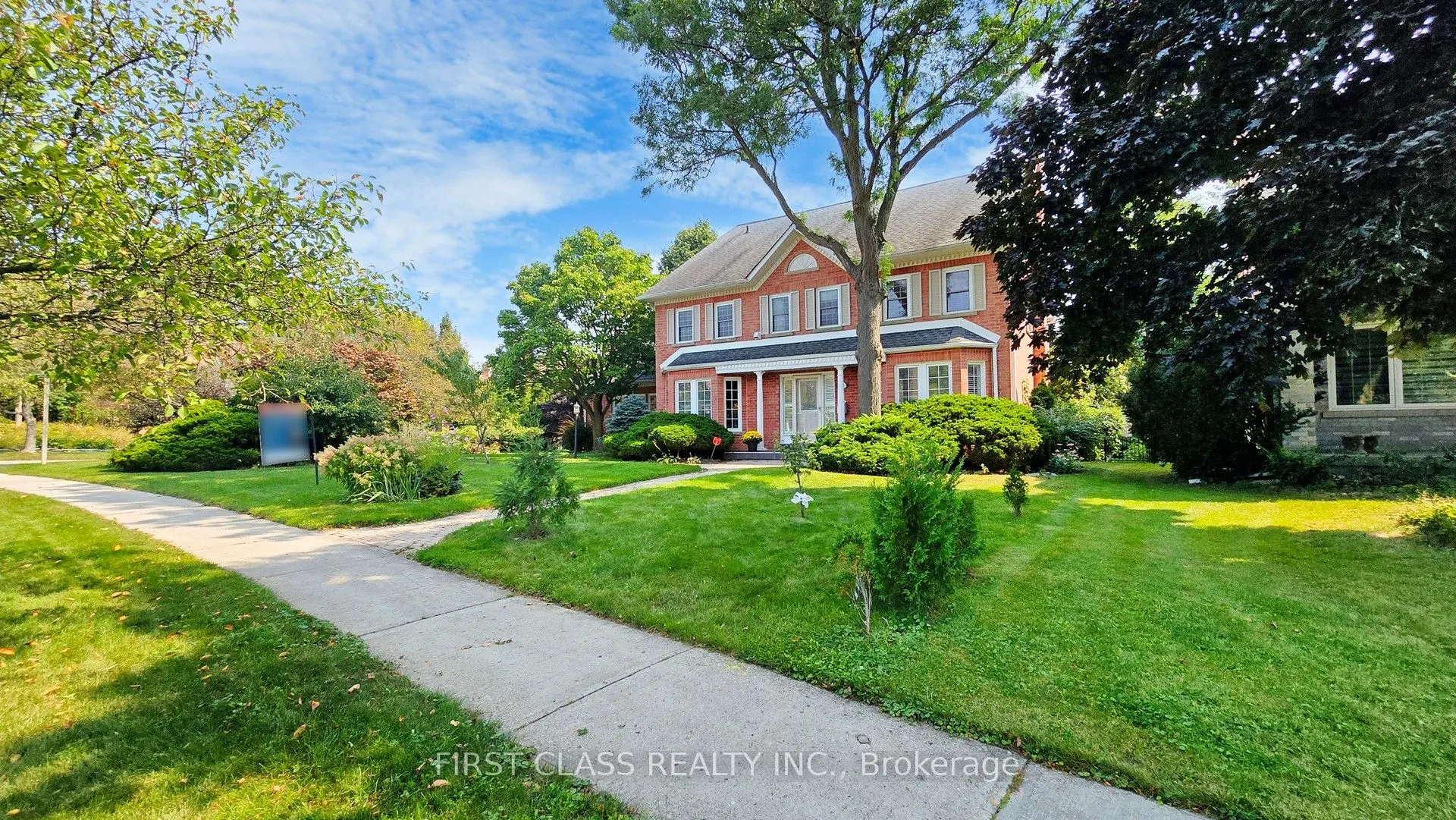 125 Longwater Chase