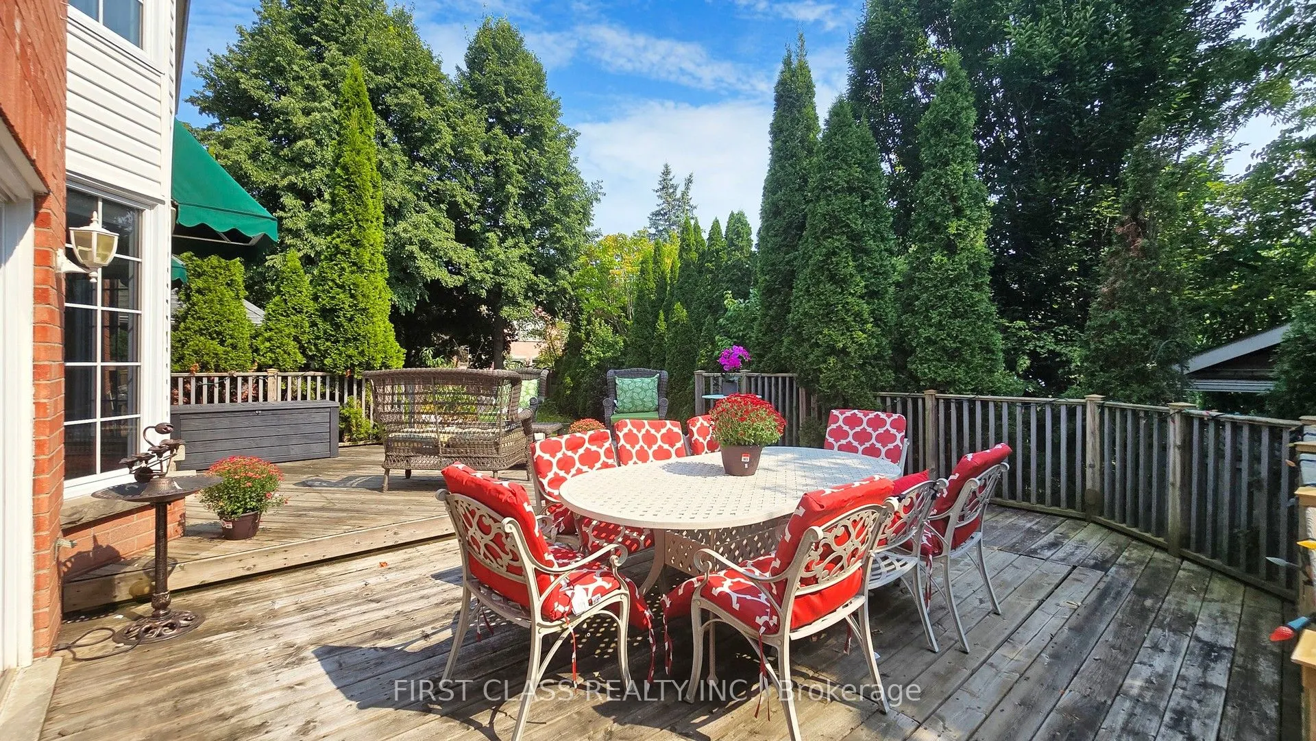 125 Longwater Chase