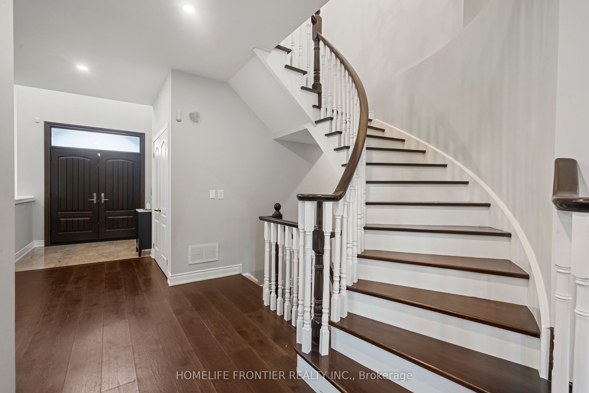 7 Edenbrook Crescent