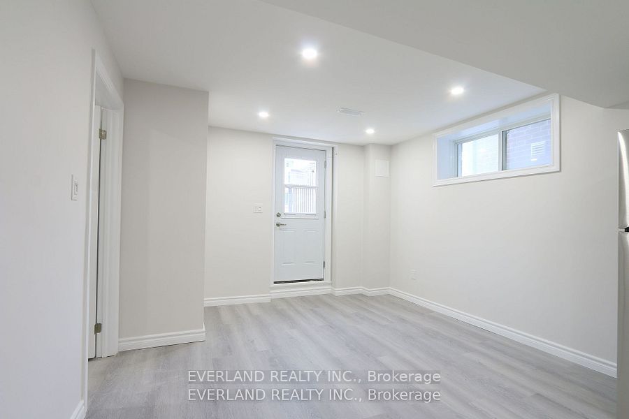 21 Kenneth Ross Bend