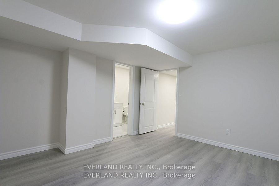 21 Kenneth Ross Bend