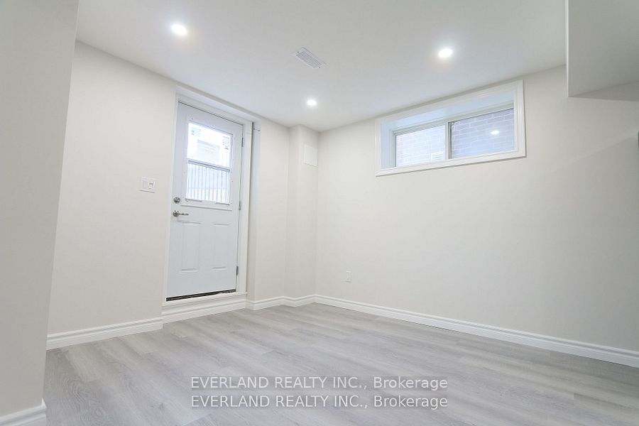 21 Kenneth Ross Bend