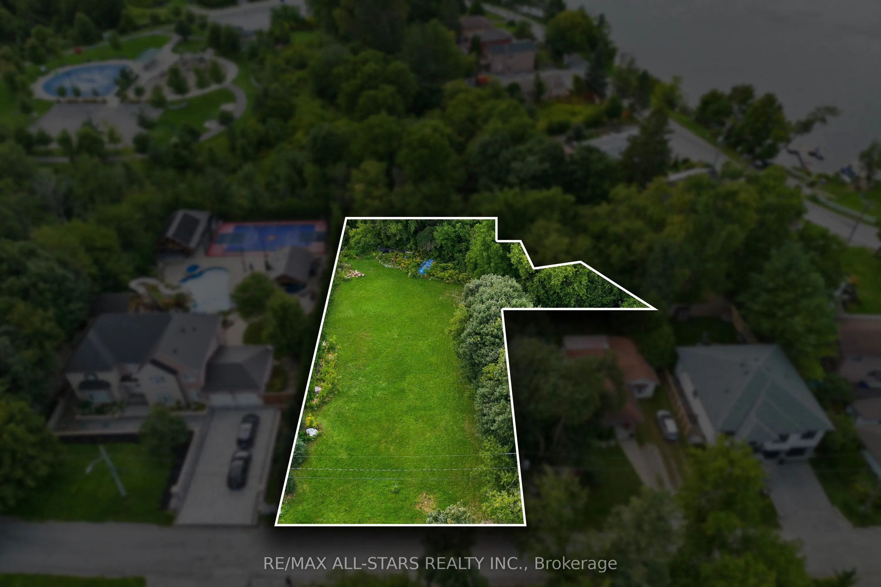 12 Churchill Drive S