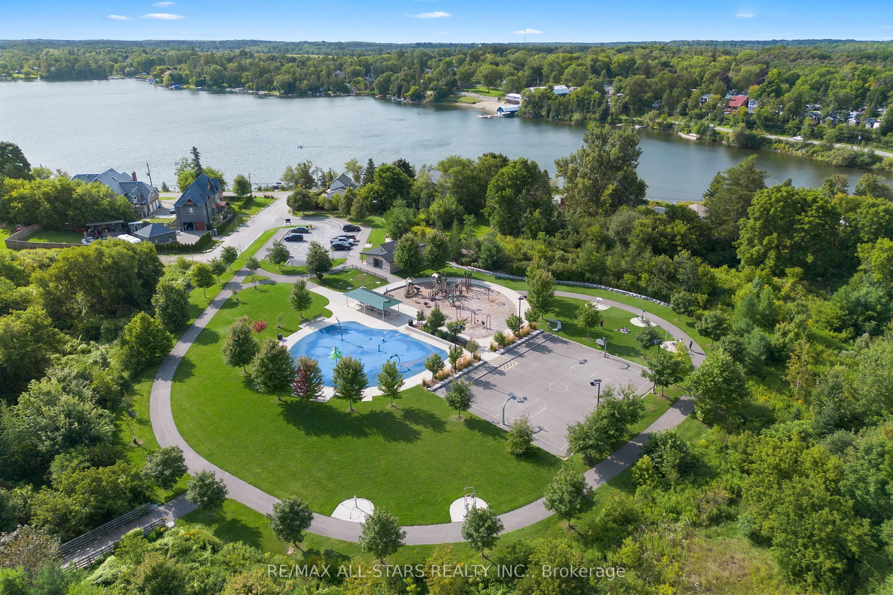 12 Churchill Drive S