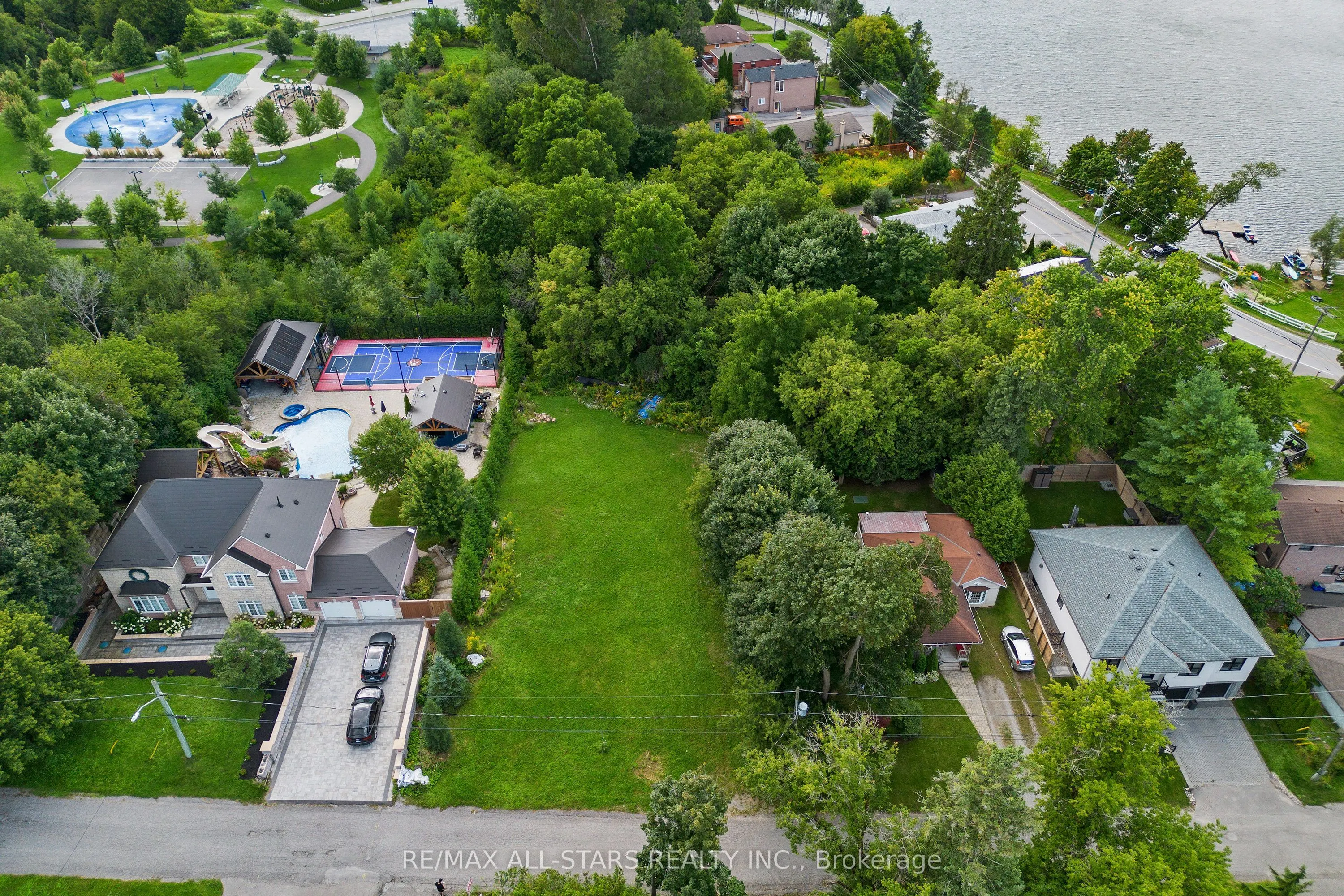 12 Churchill Drive S