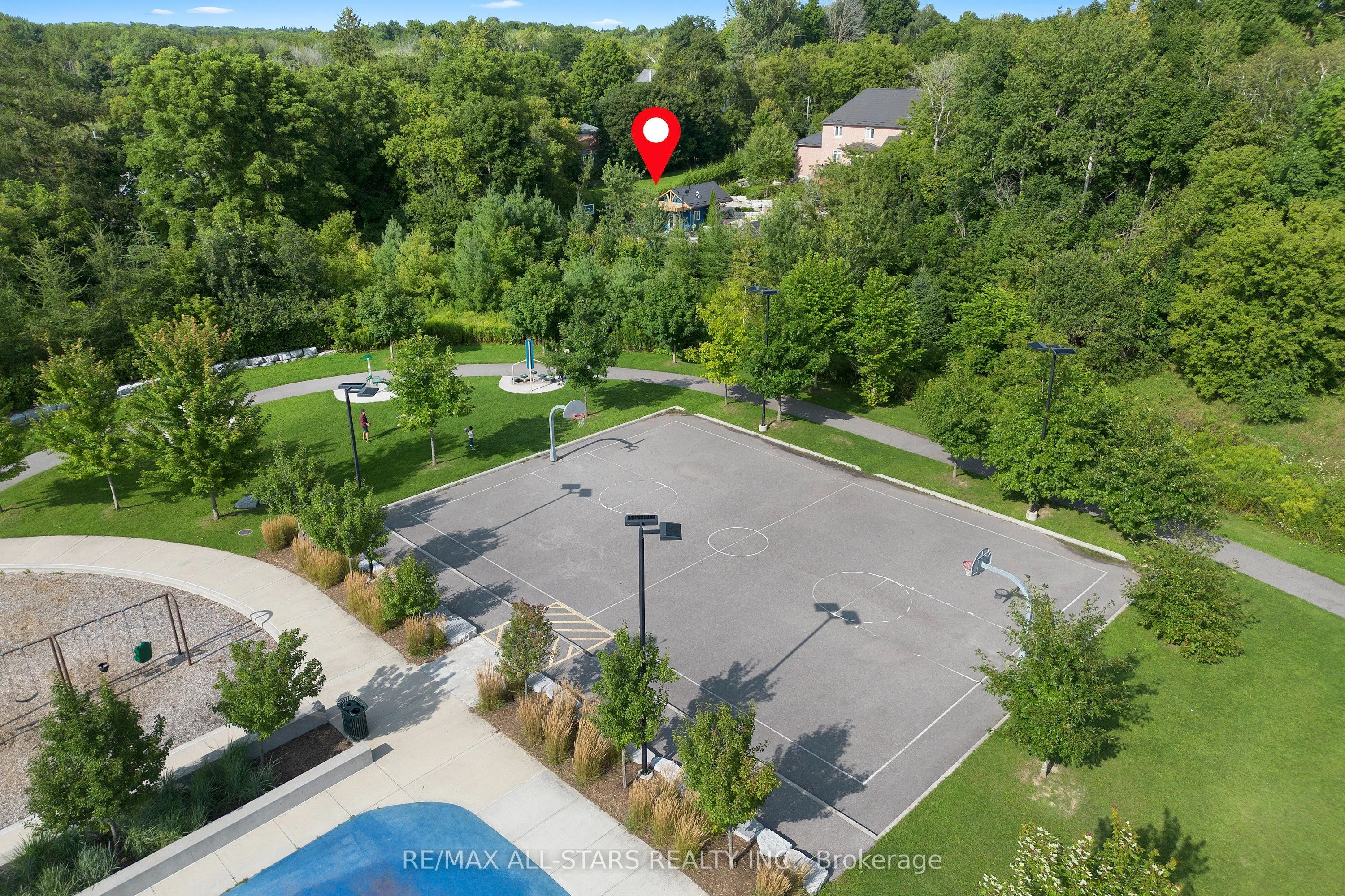 12 Churchill Drive S