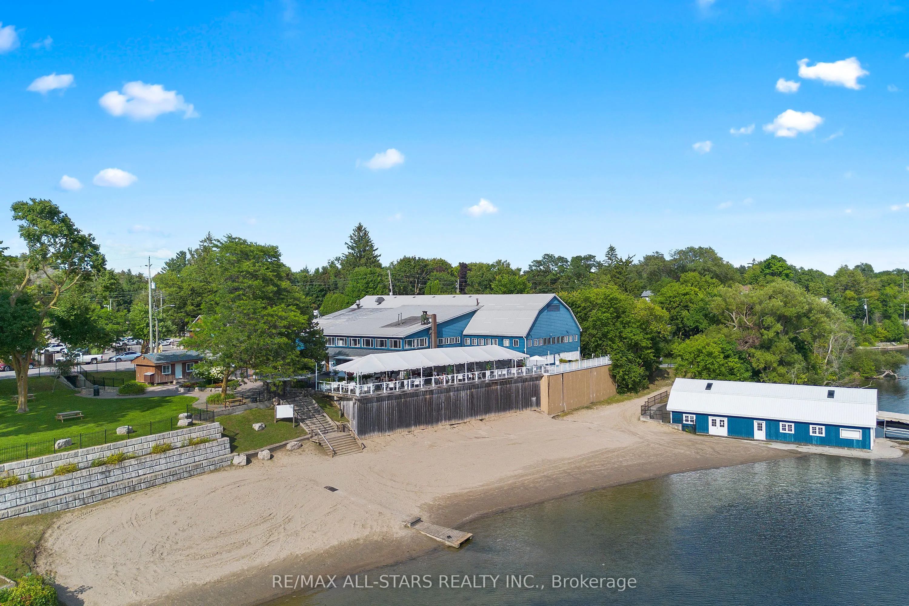 12 Churchill Drive S