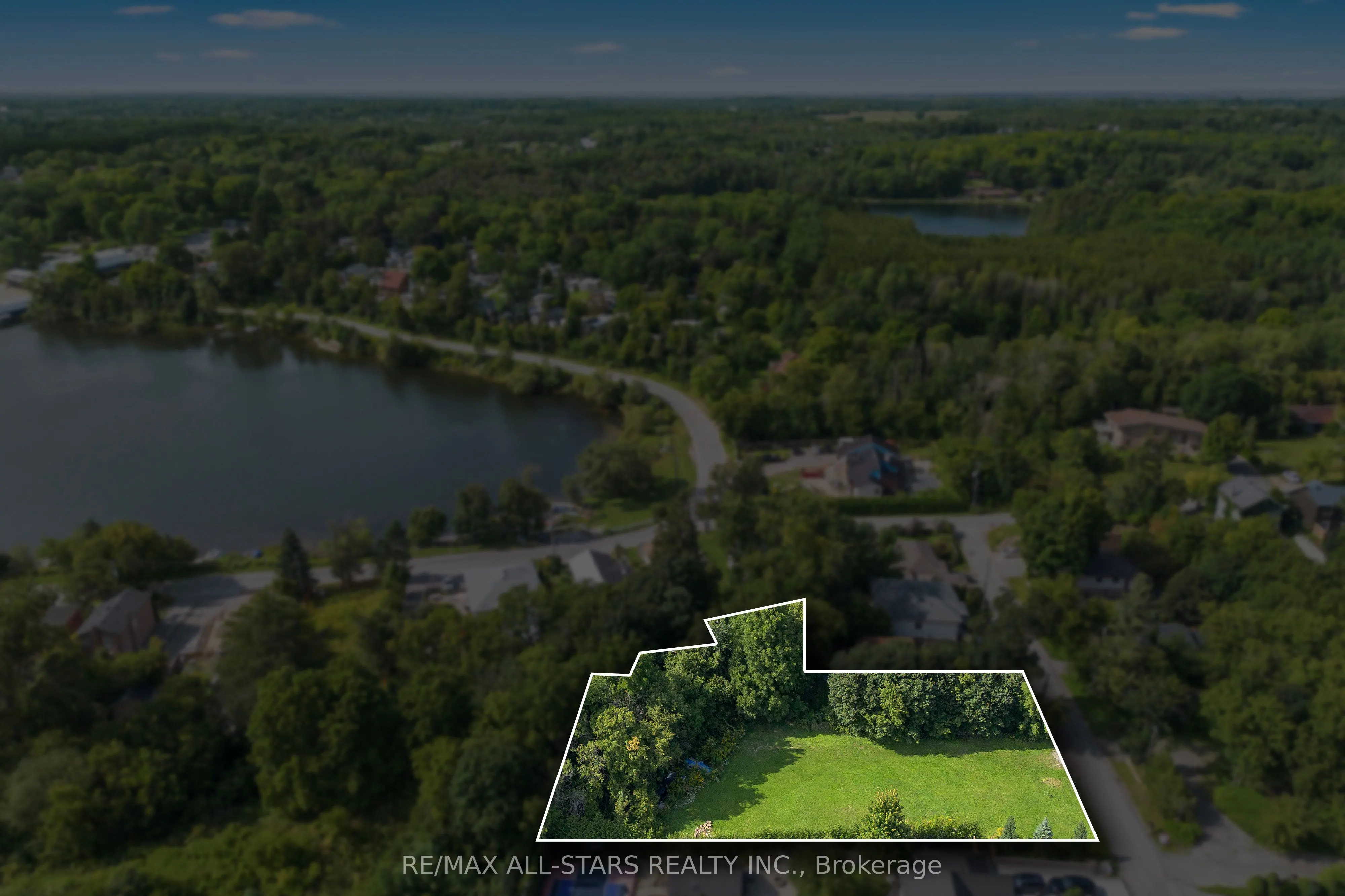 12 Churchill Drive S