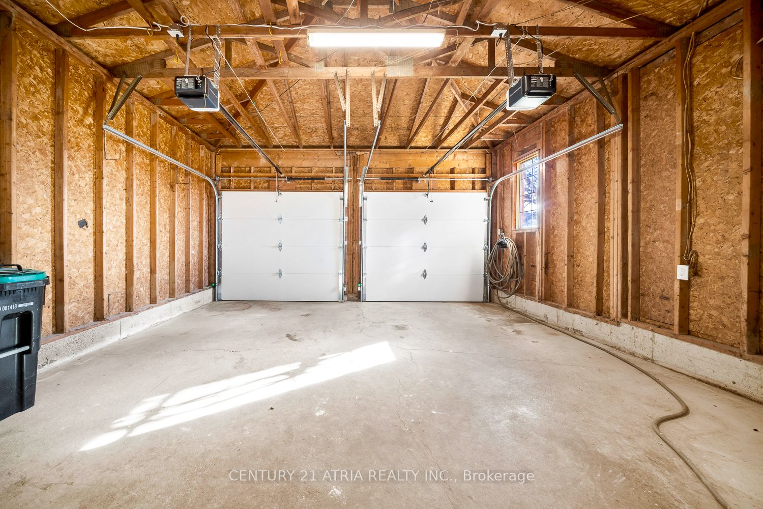 1304 Vincent Crescent