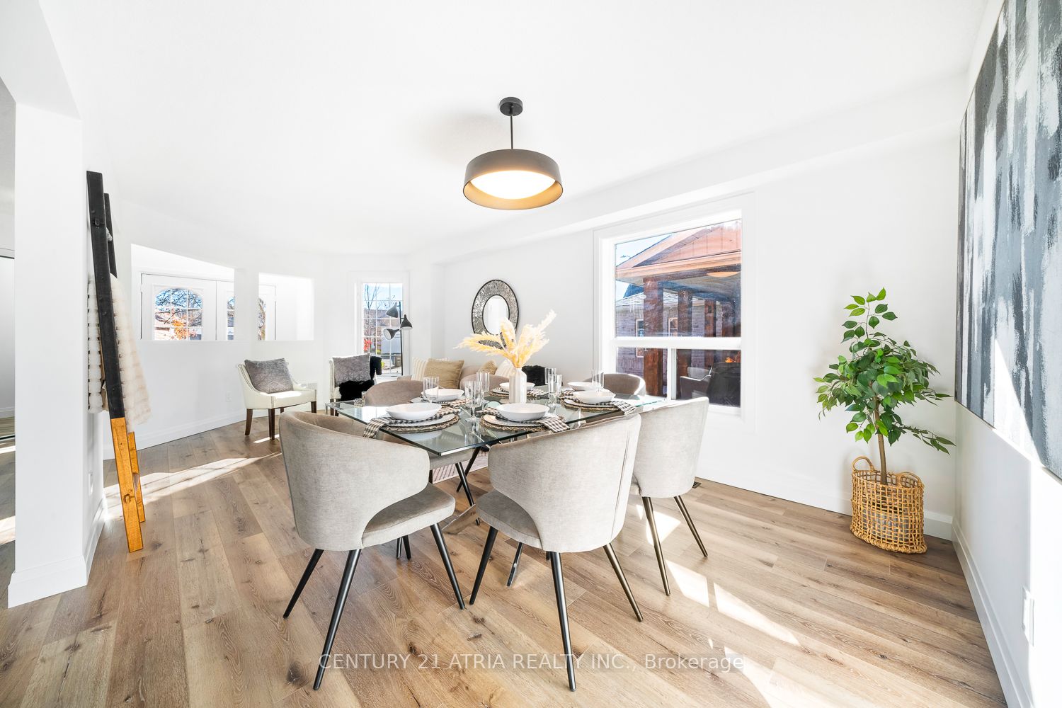 1304 Vincent Crescent