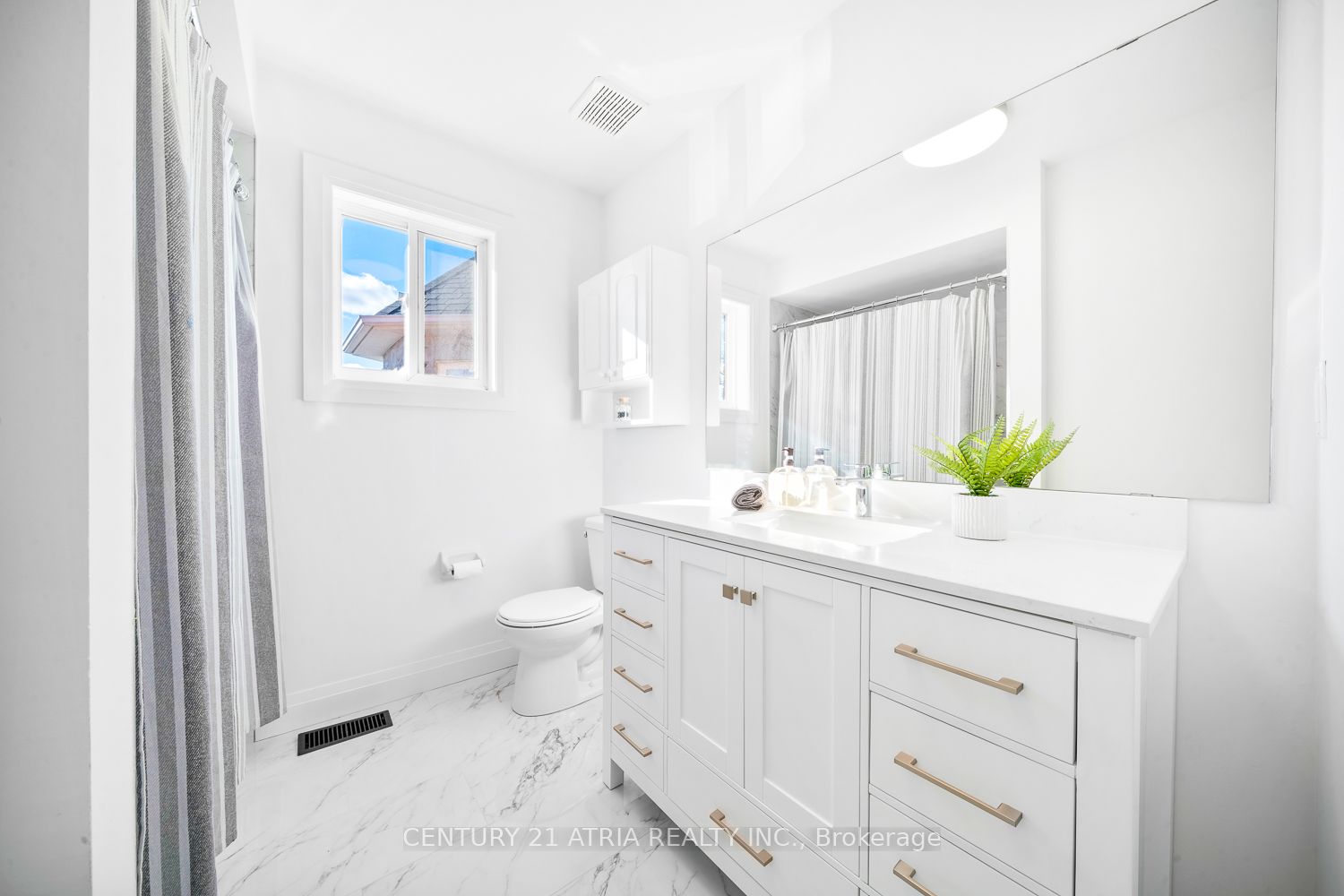 1304 Vincent Crescent
