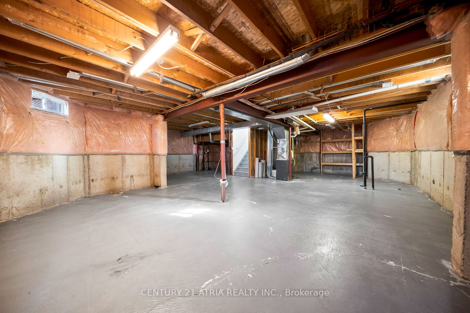 1304 Vincent Crescent