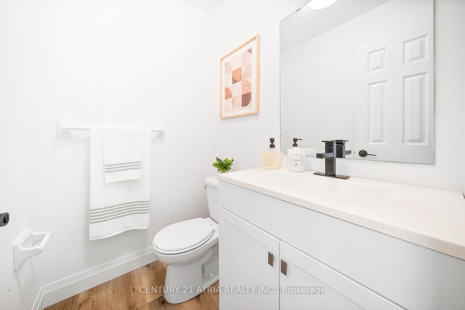 1304 Vincent Crescent
