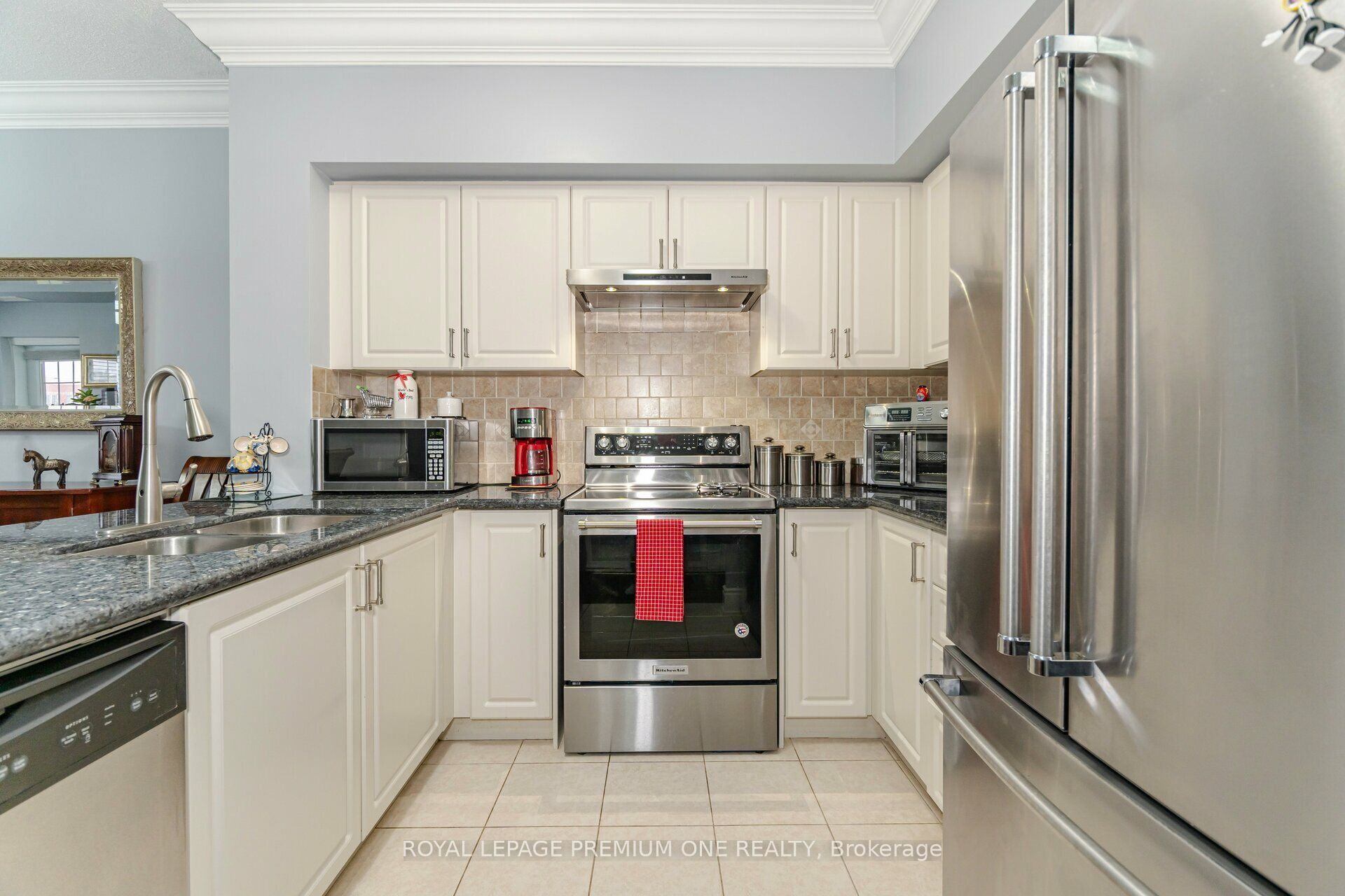 9451 Jane Street, #210