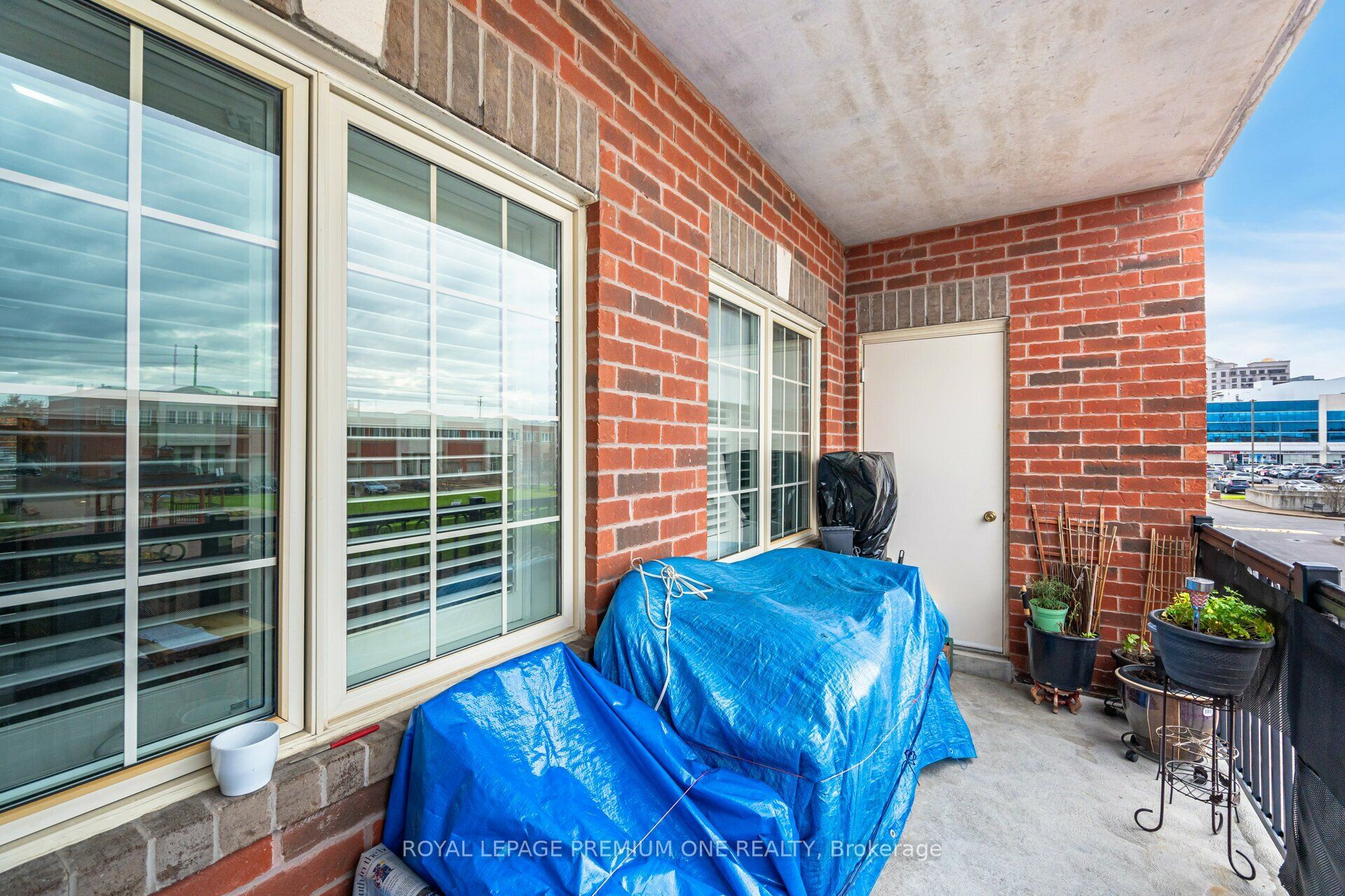 9451 Jane Street, #210