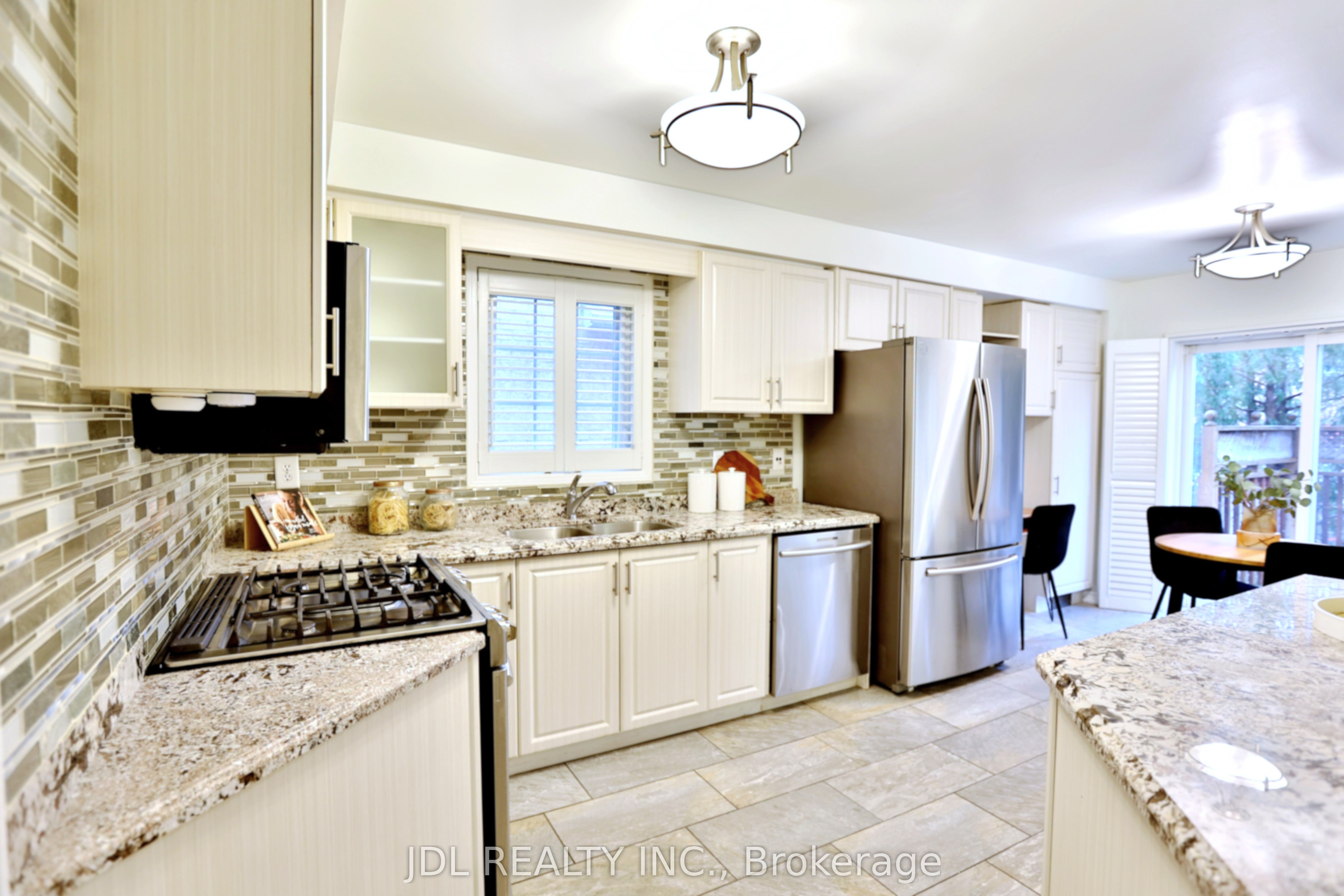 135 Stonebriar Dr