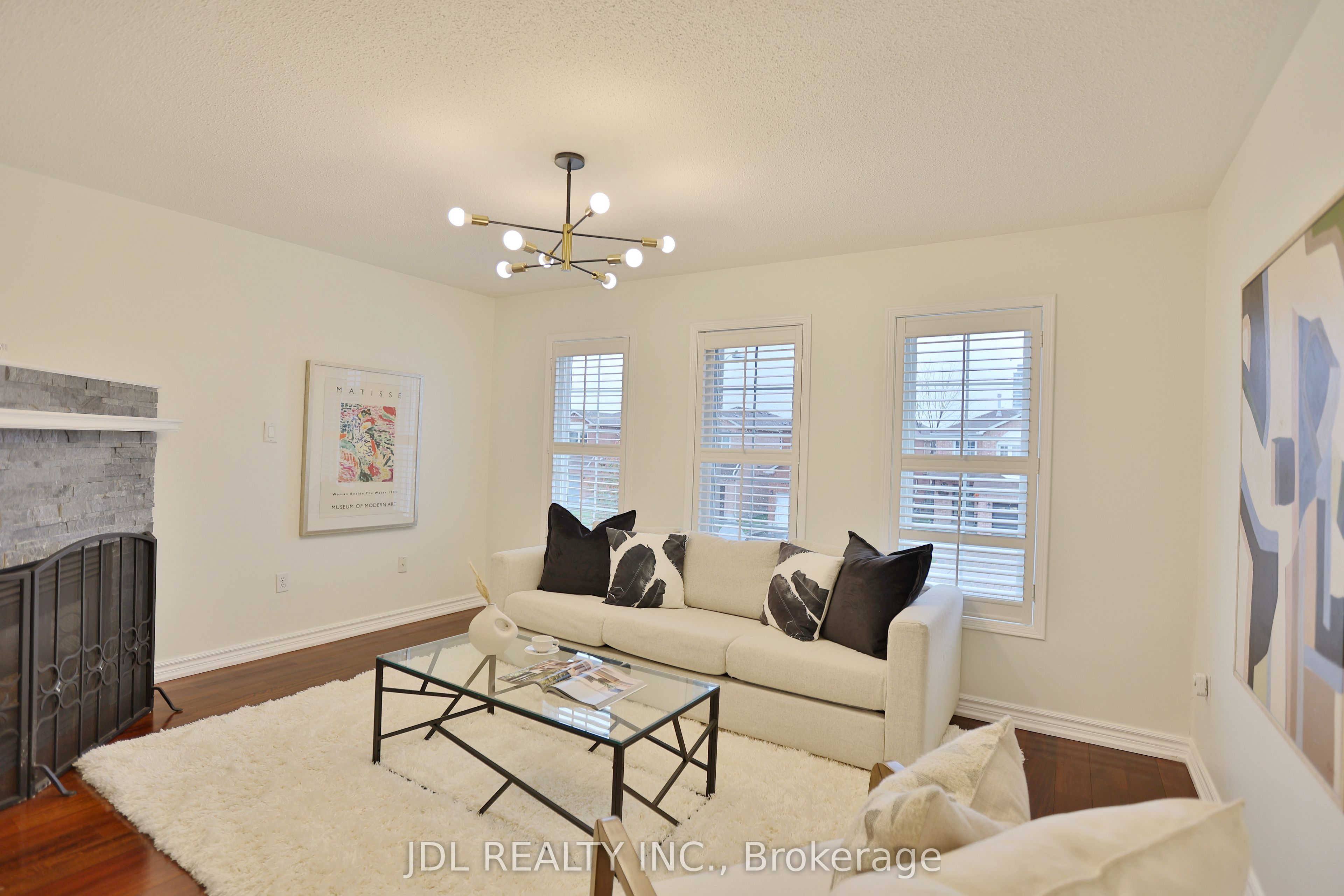 135 Stonebriar Dr