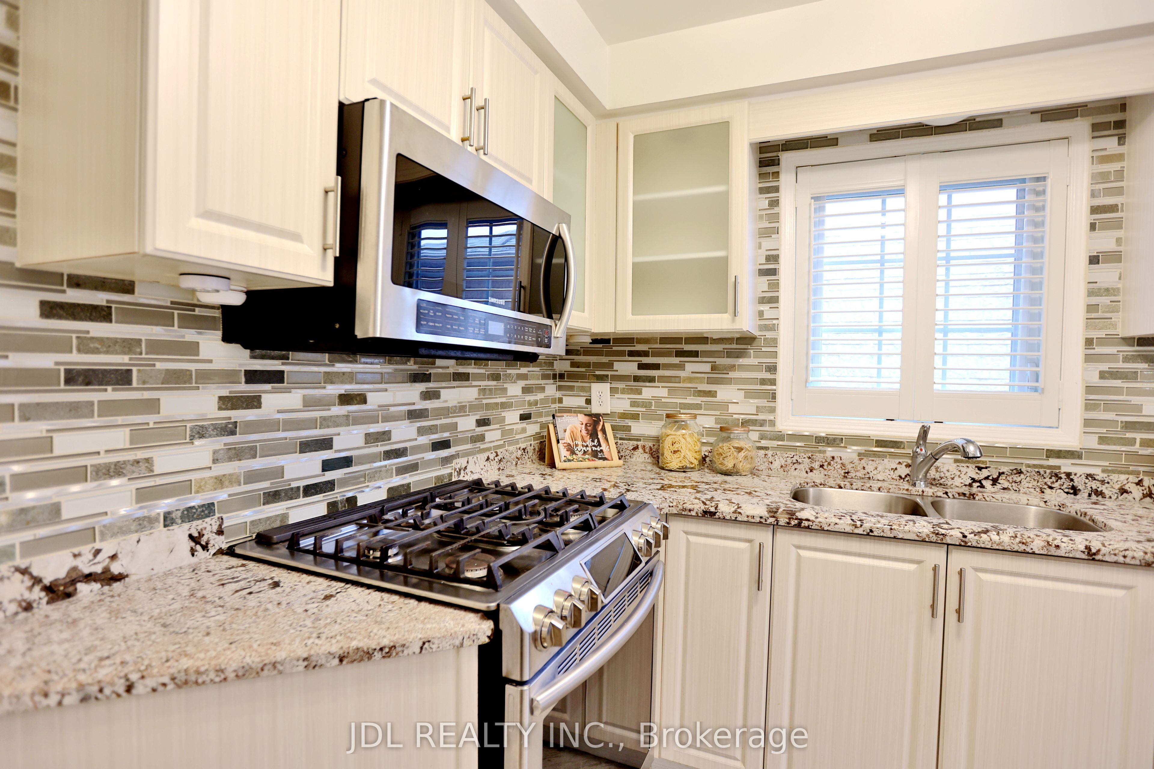 135 Stonebriar Dr
