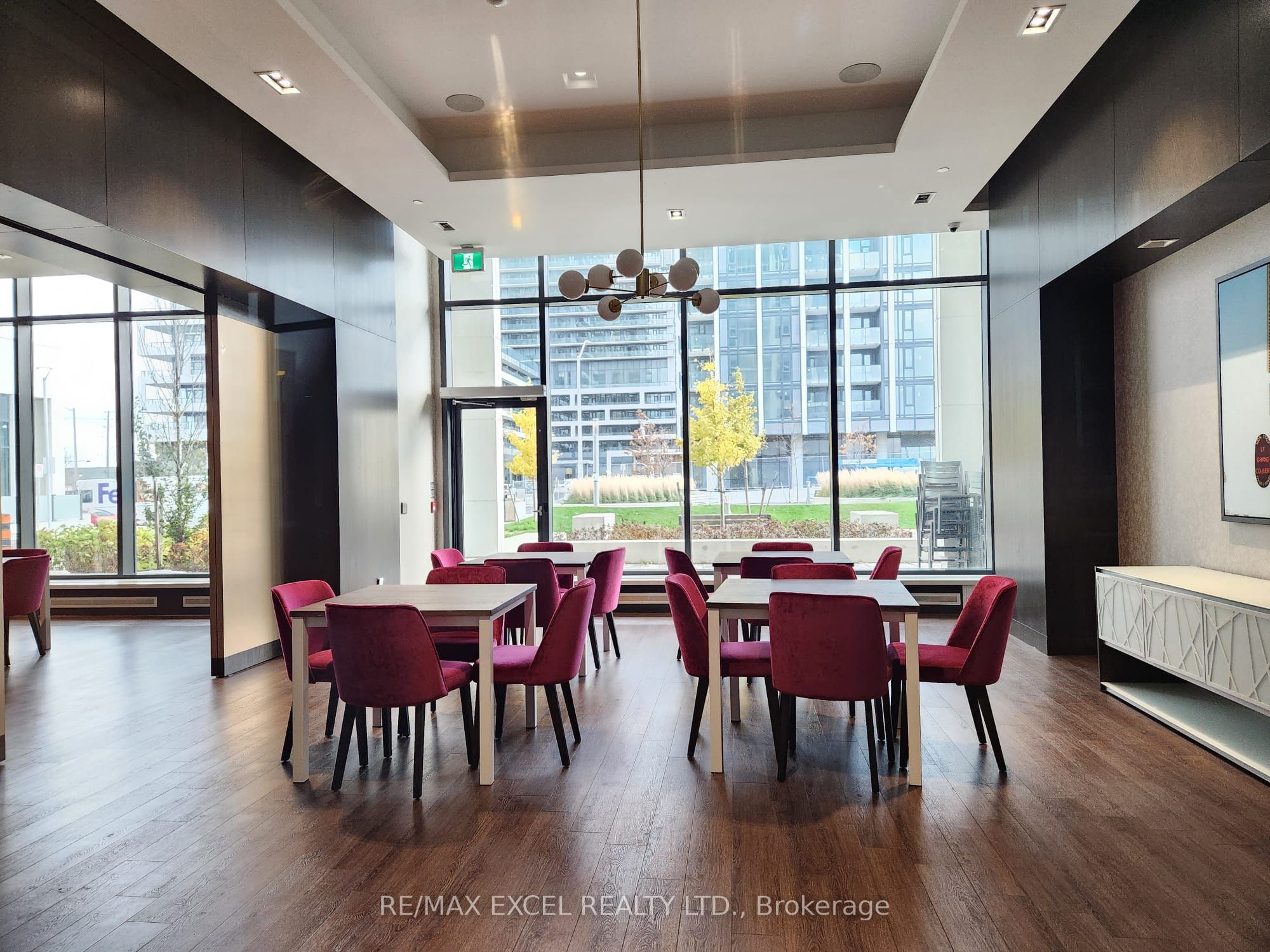 9000 Jane Street, #618