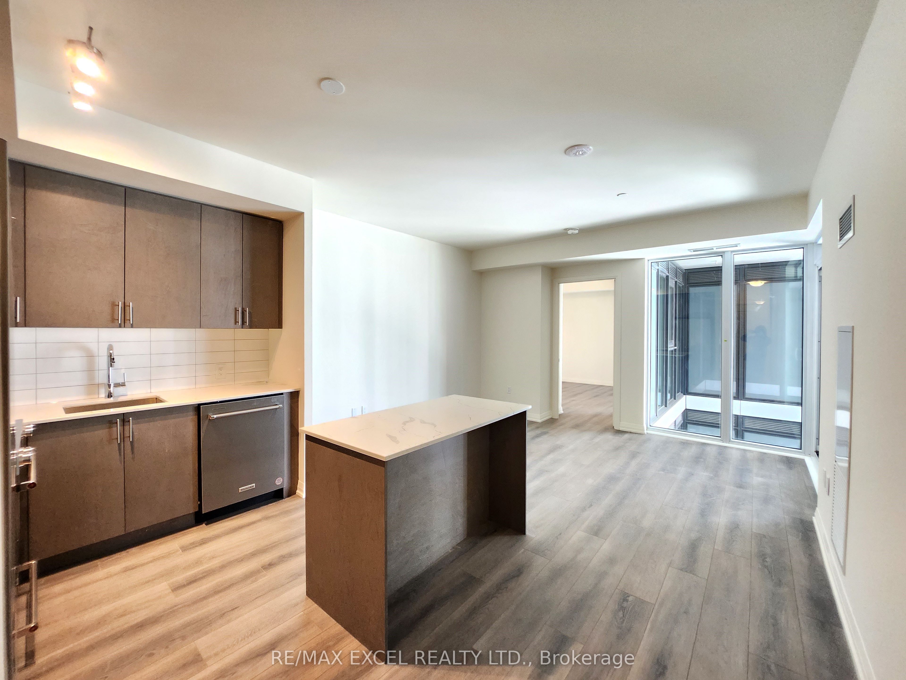 9000 Jane Street, #618