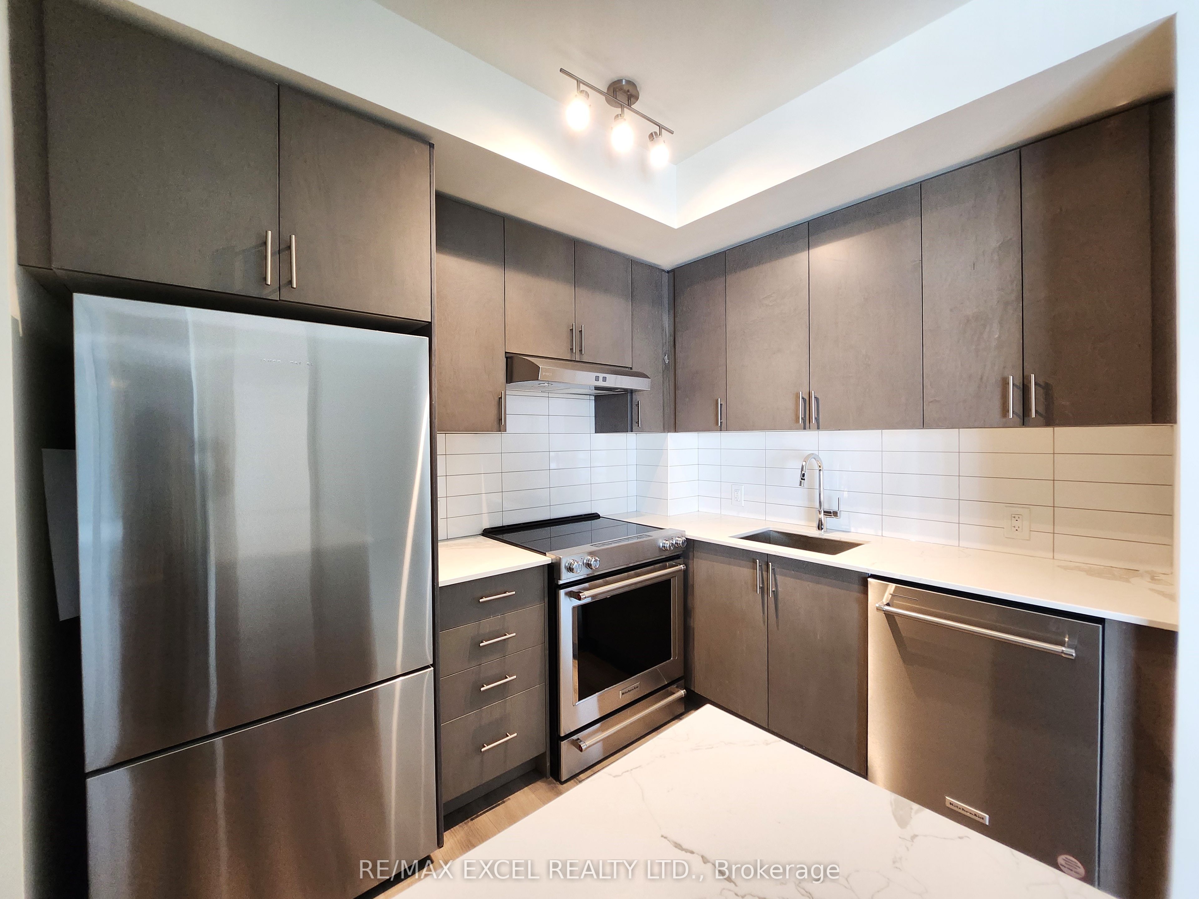 9000 Jane Street, #618