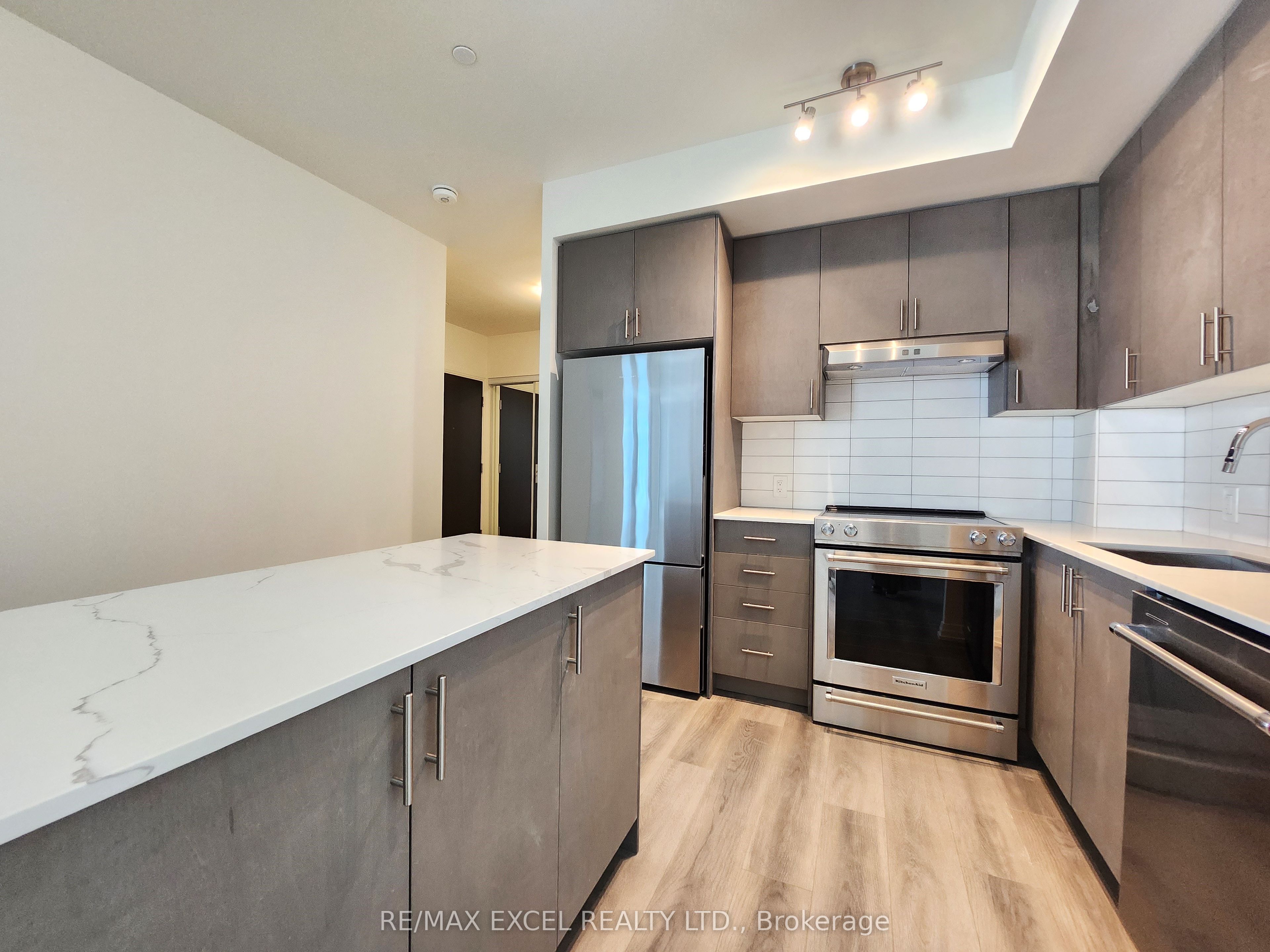9000 Jane Street, #618