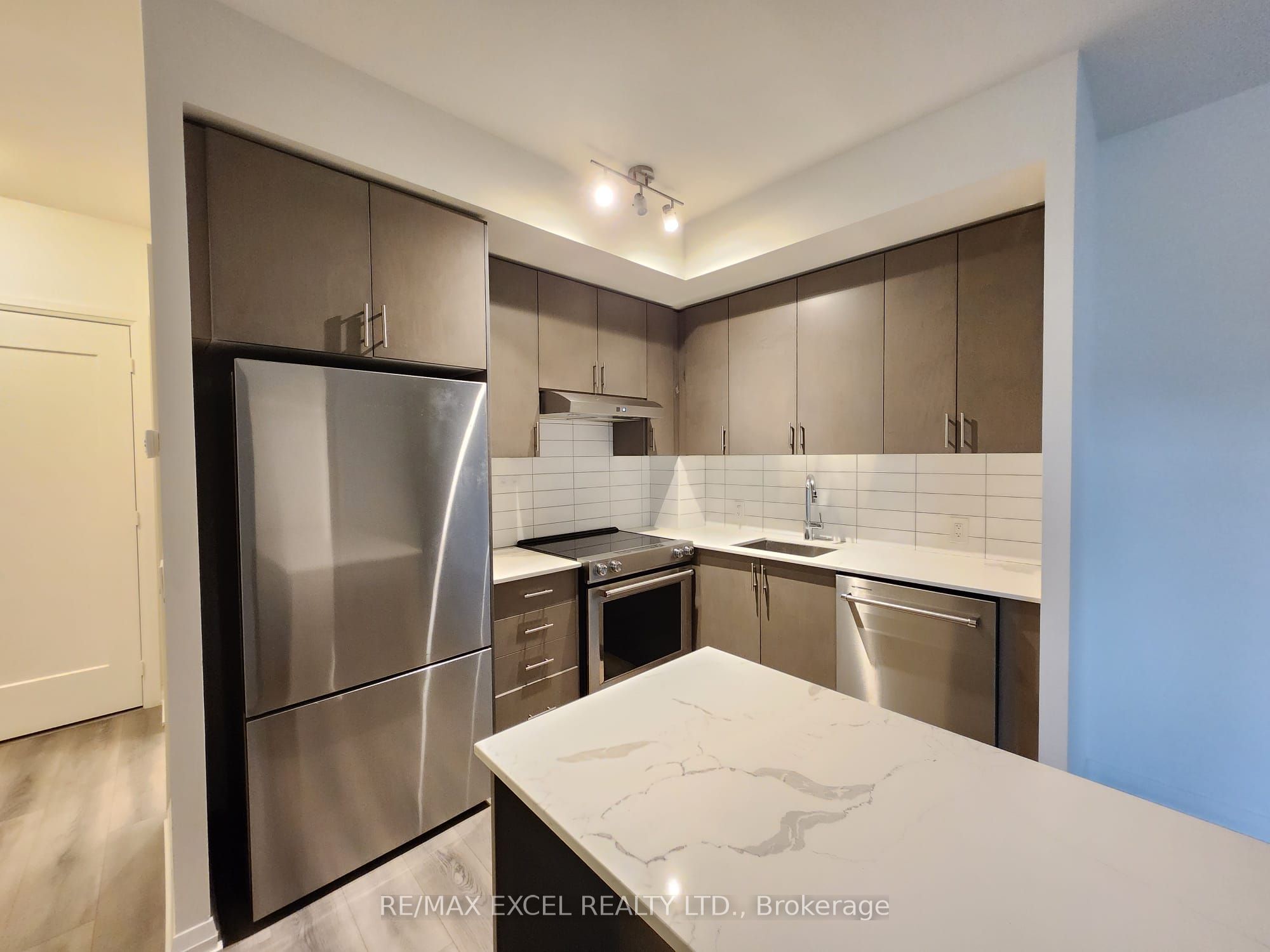 9000 Jane Street, #618