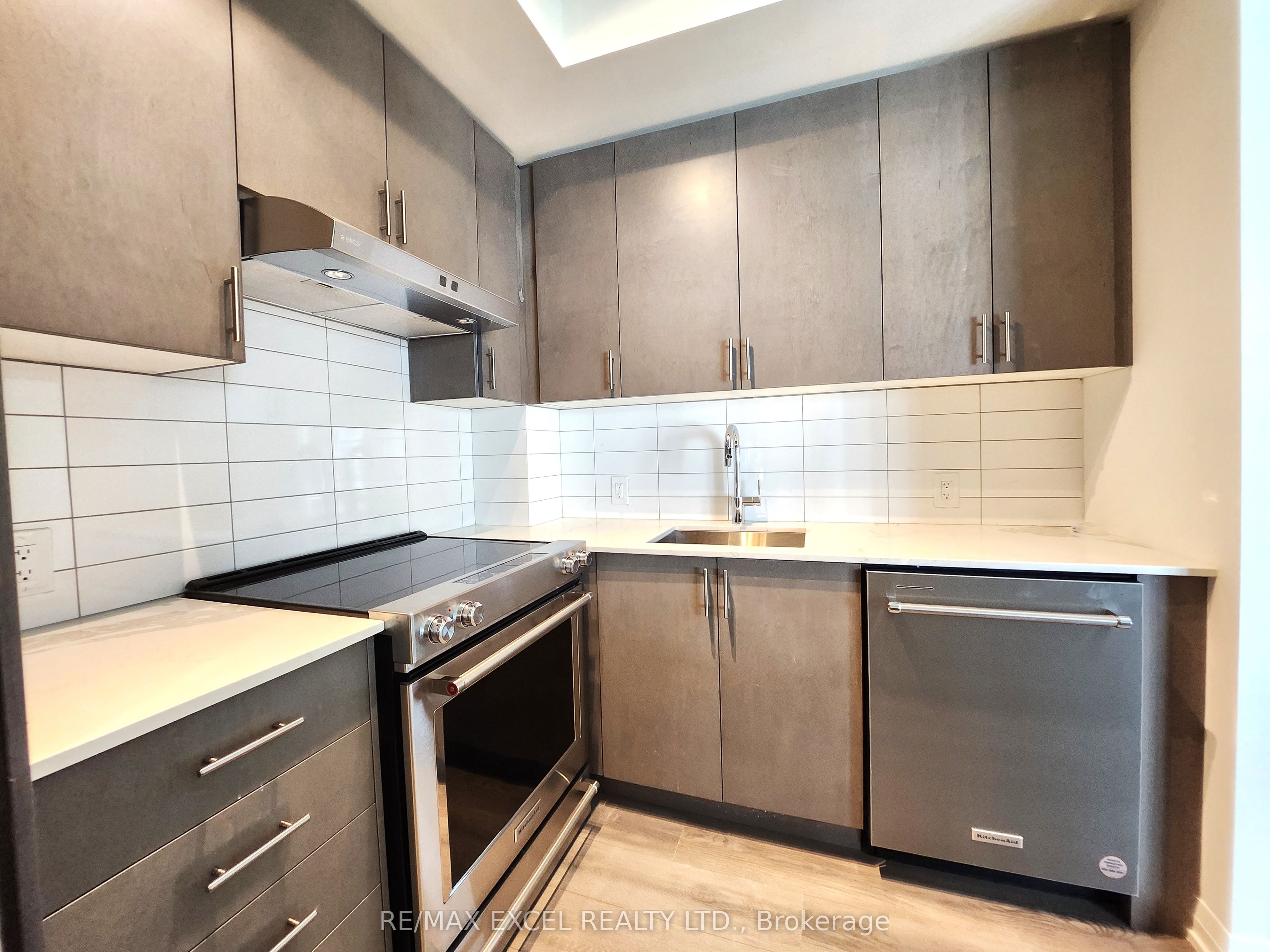 9000 Jane Street, #618