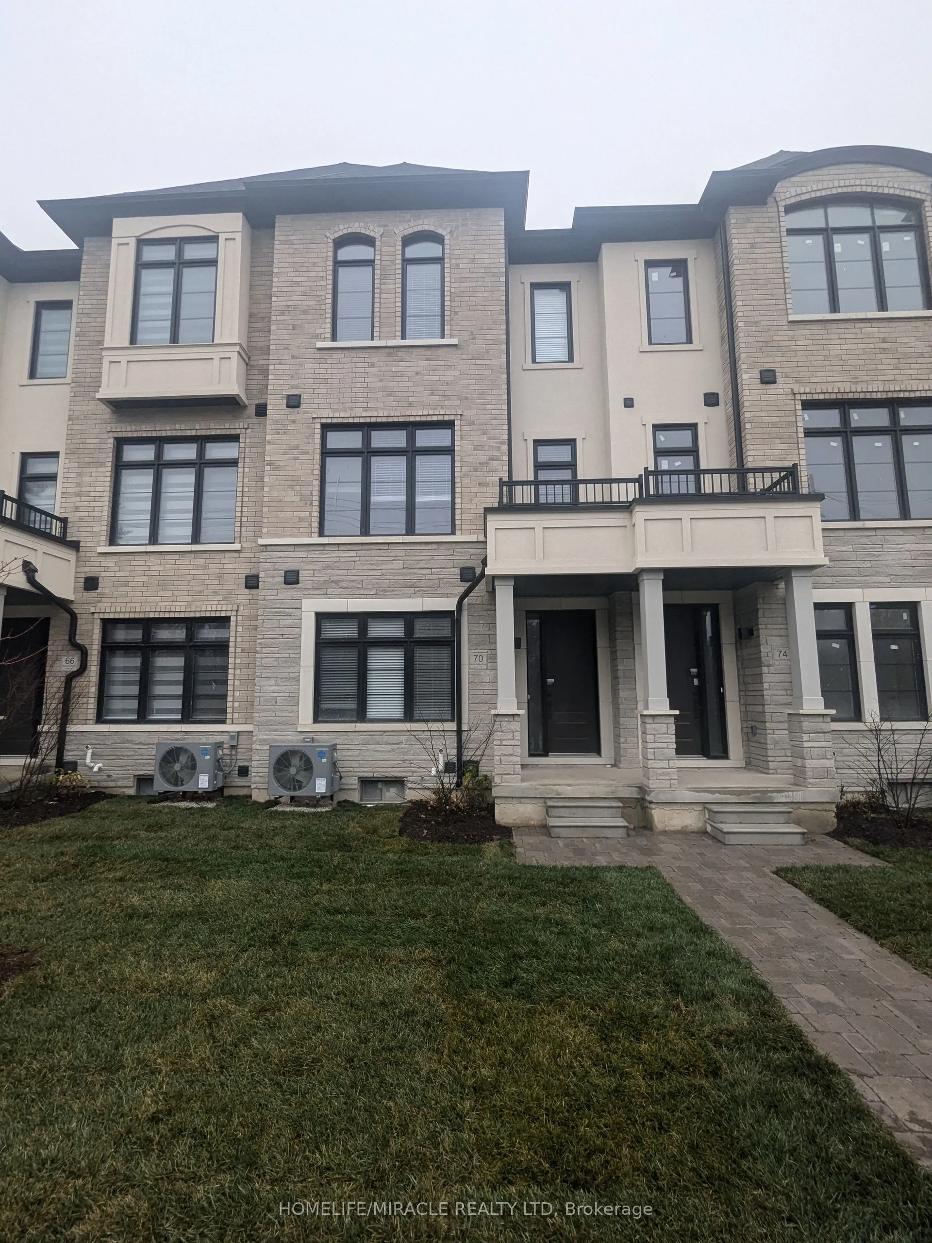 70 De La Roche Drive