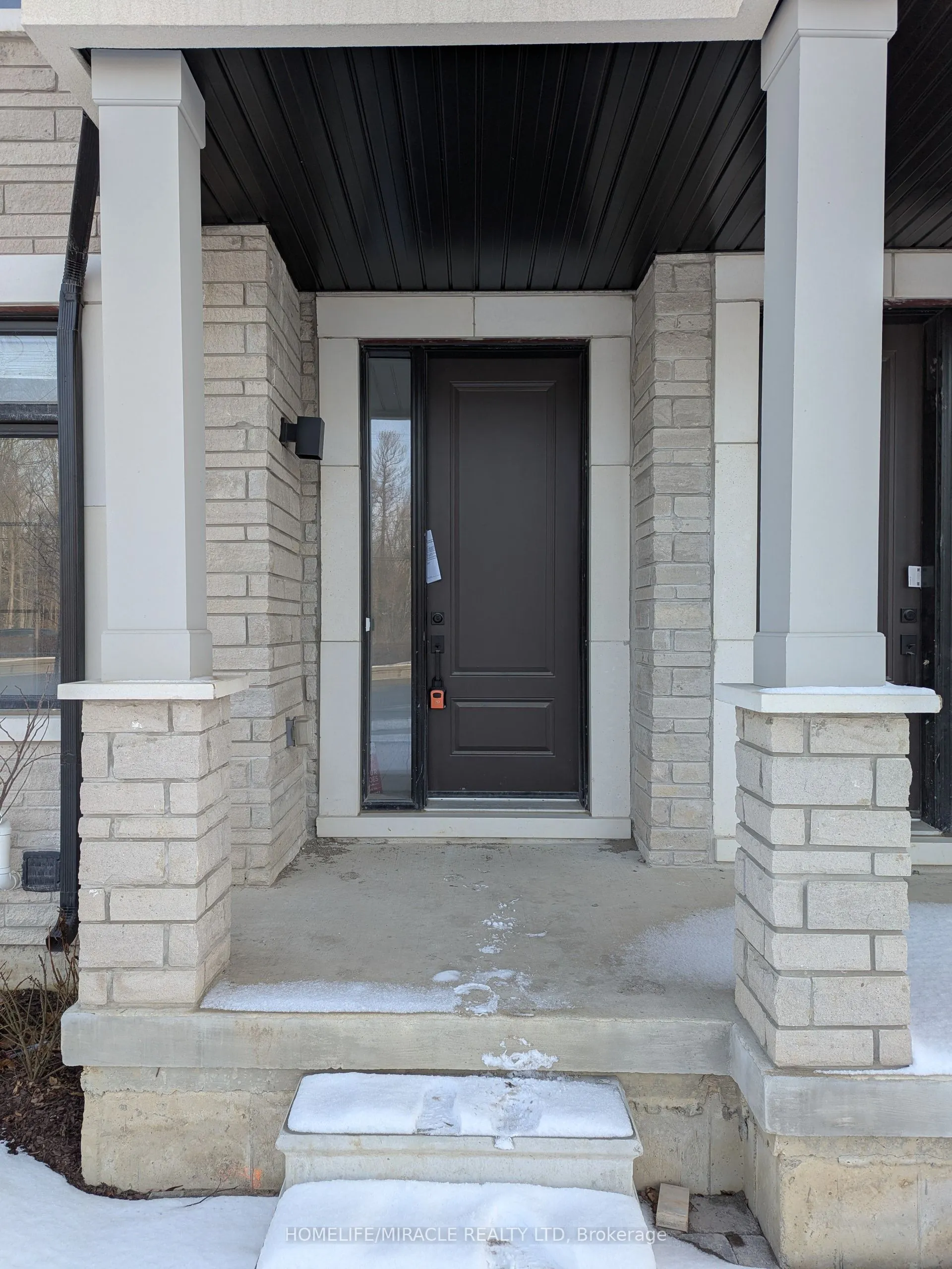 70 De La Roche Drive