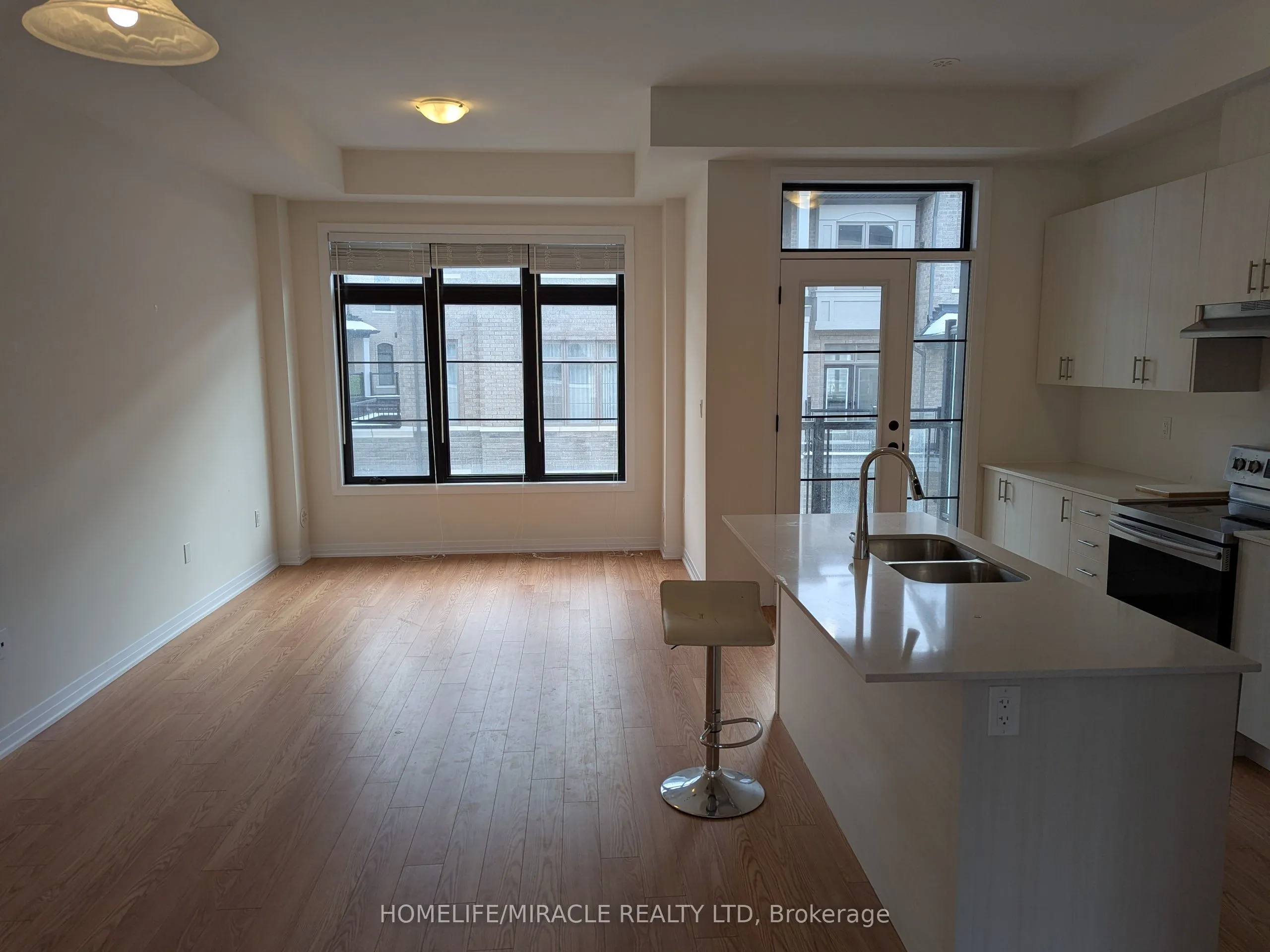 70 De La Roche Drive