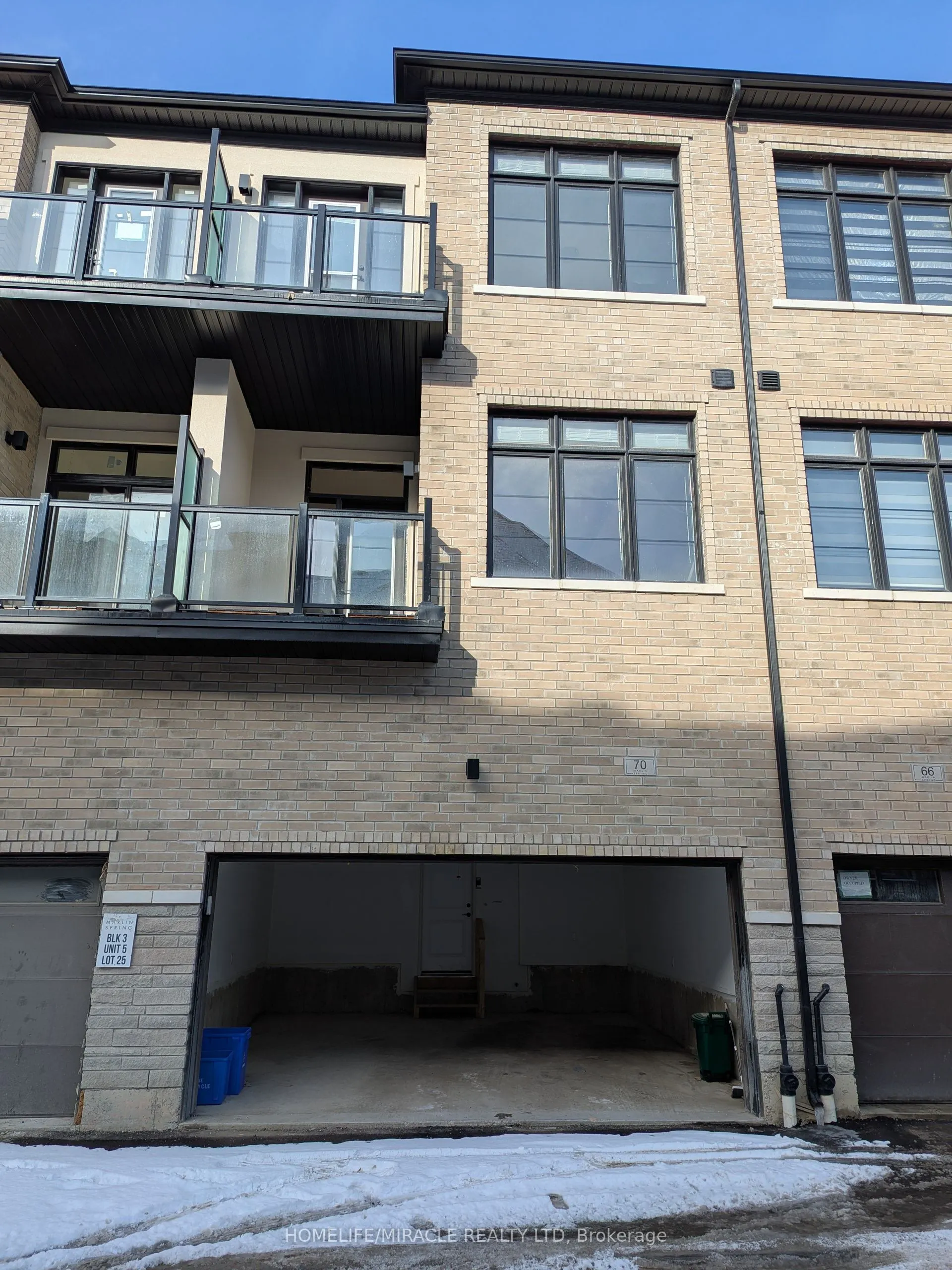 70 De La Roche Drive