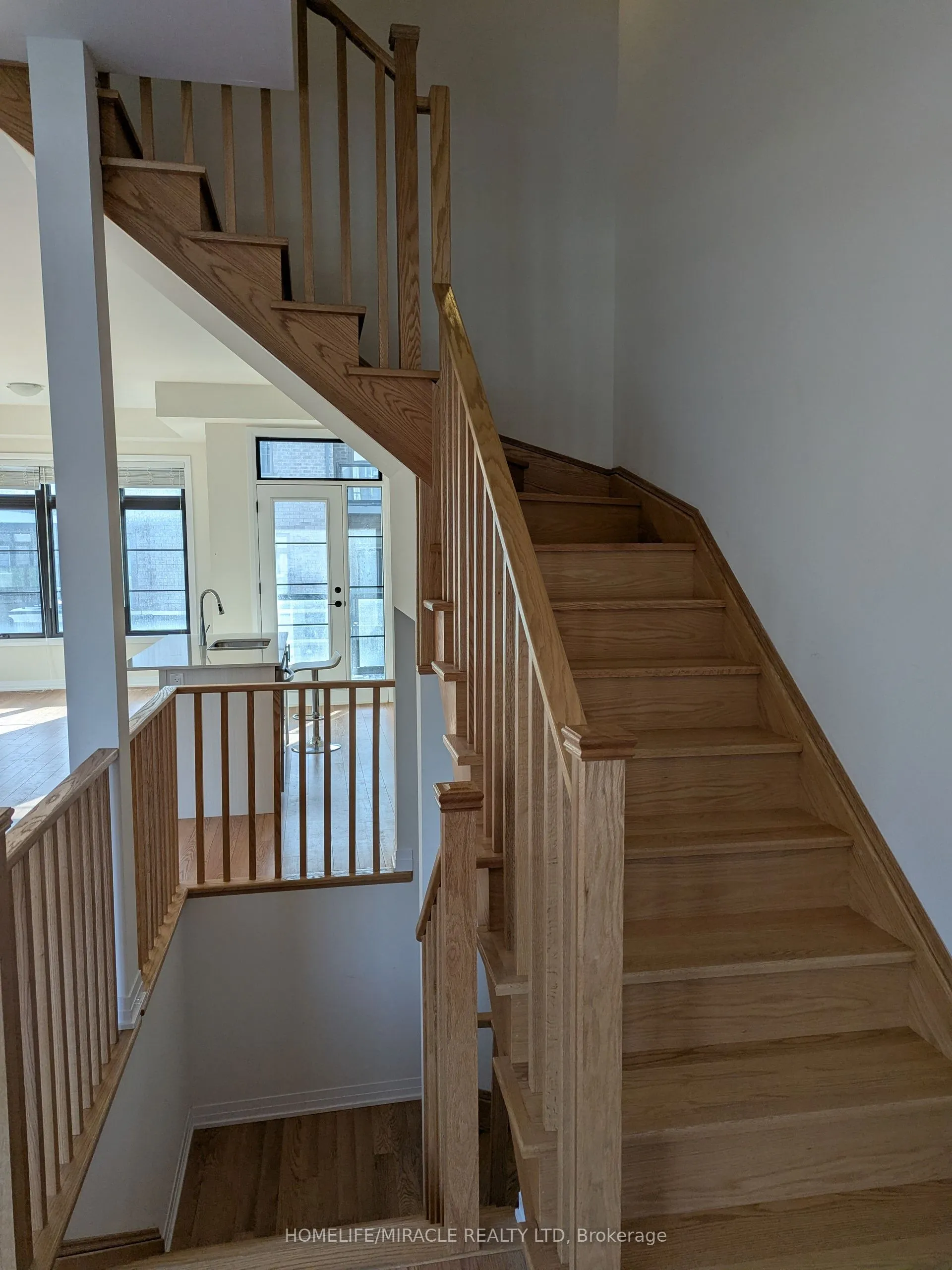70 De La Roche Drive