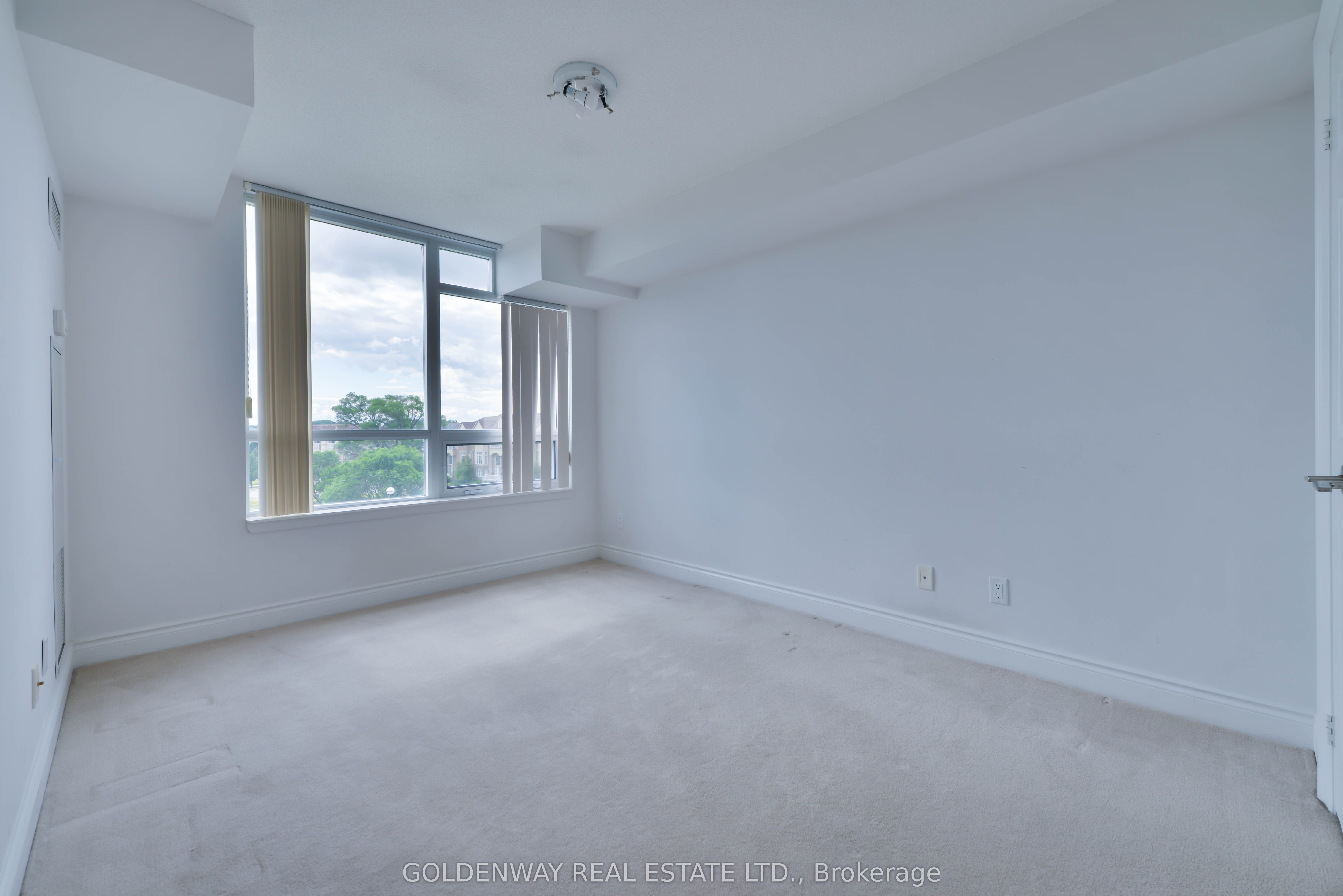 23 Cox Boulevard #572