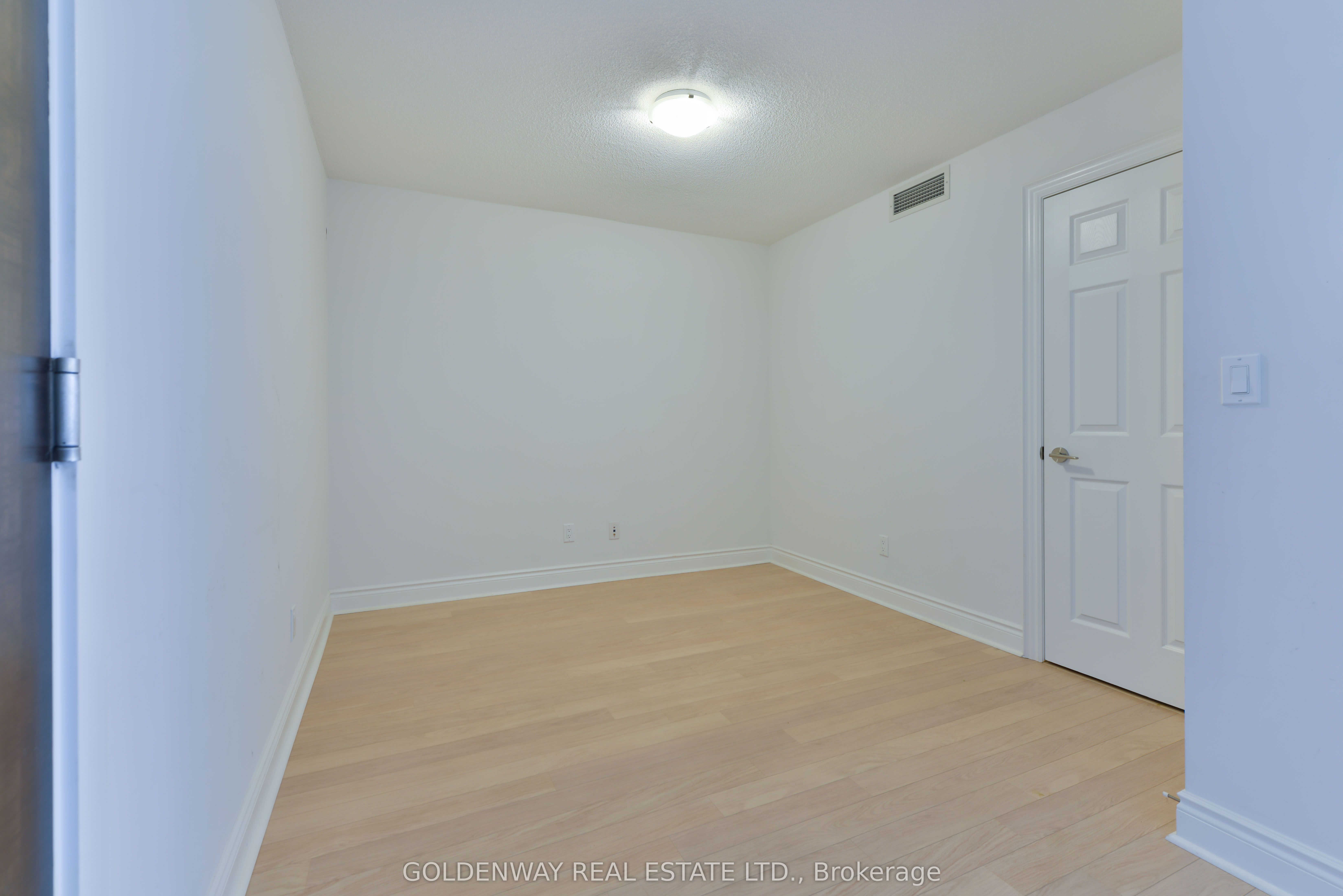 23 Cox Boulevard #572