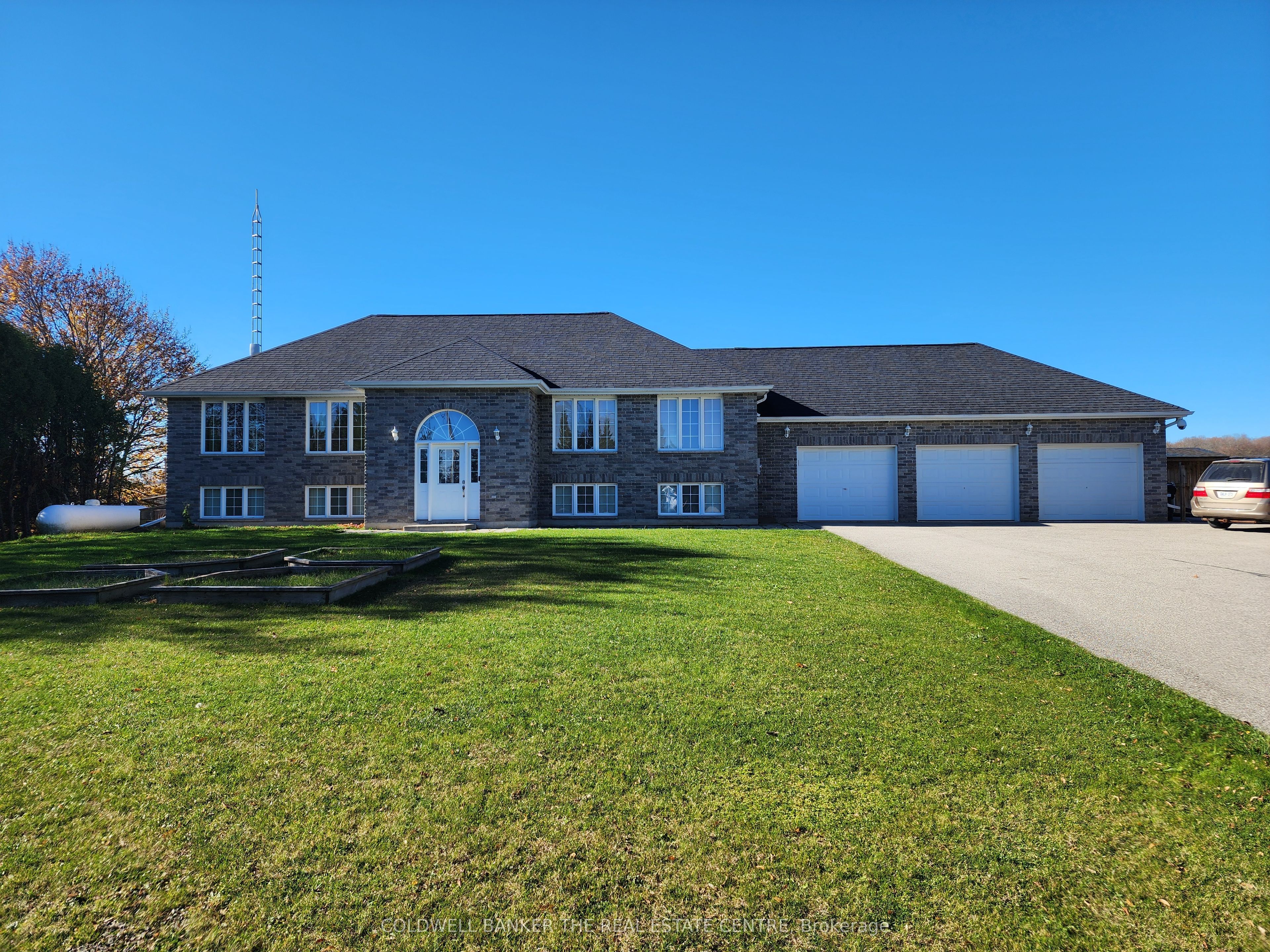 5164 10th Line, #Main