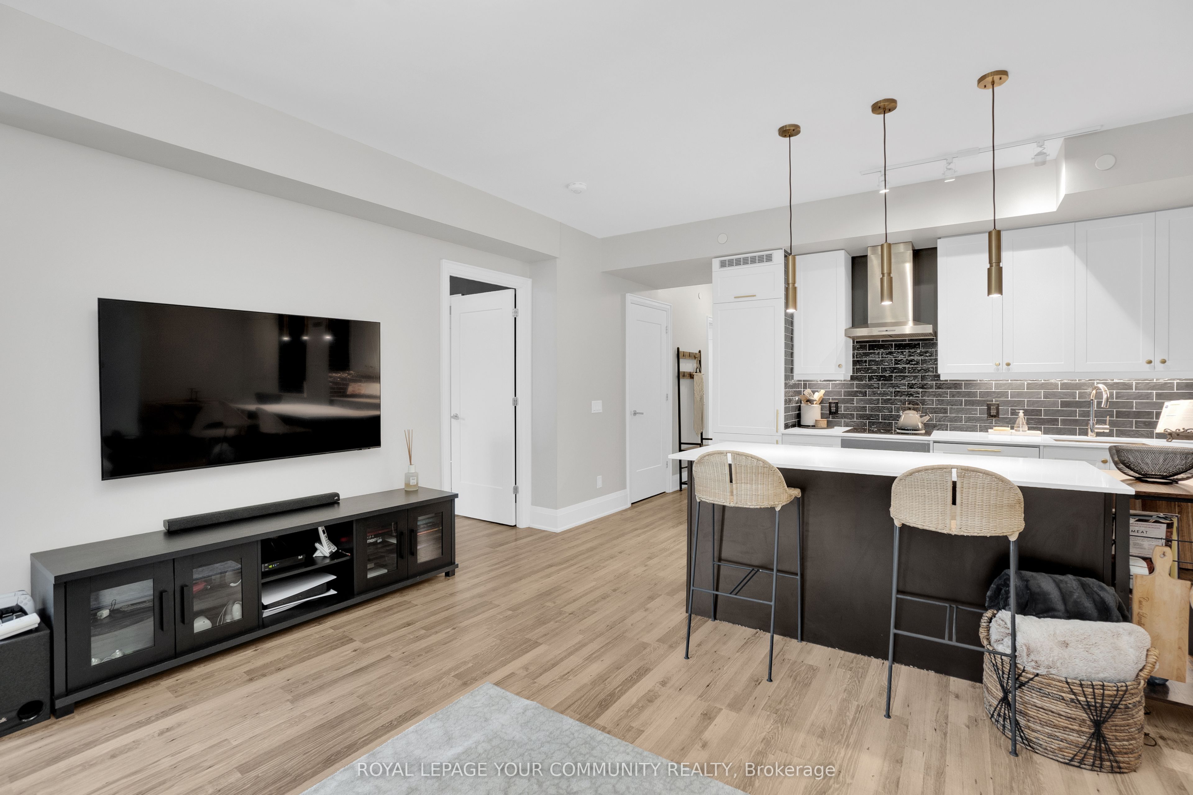 9085 Jane Street #523