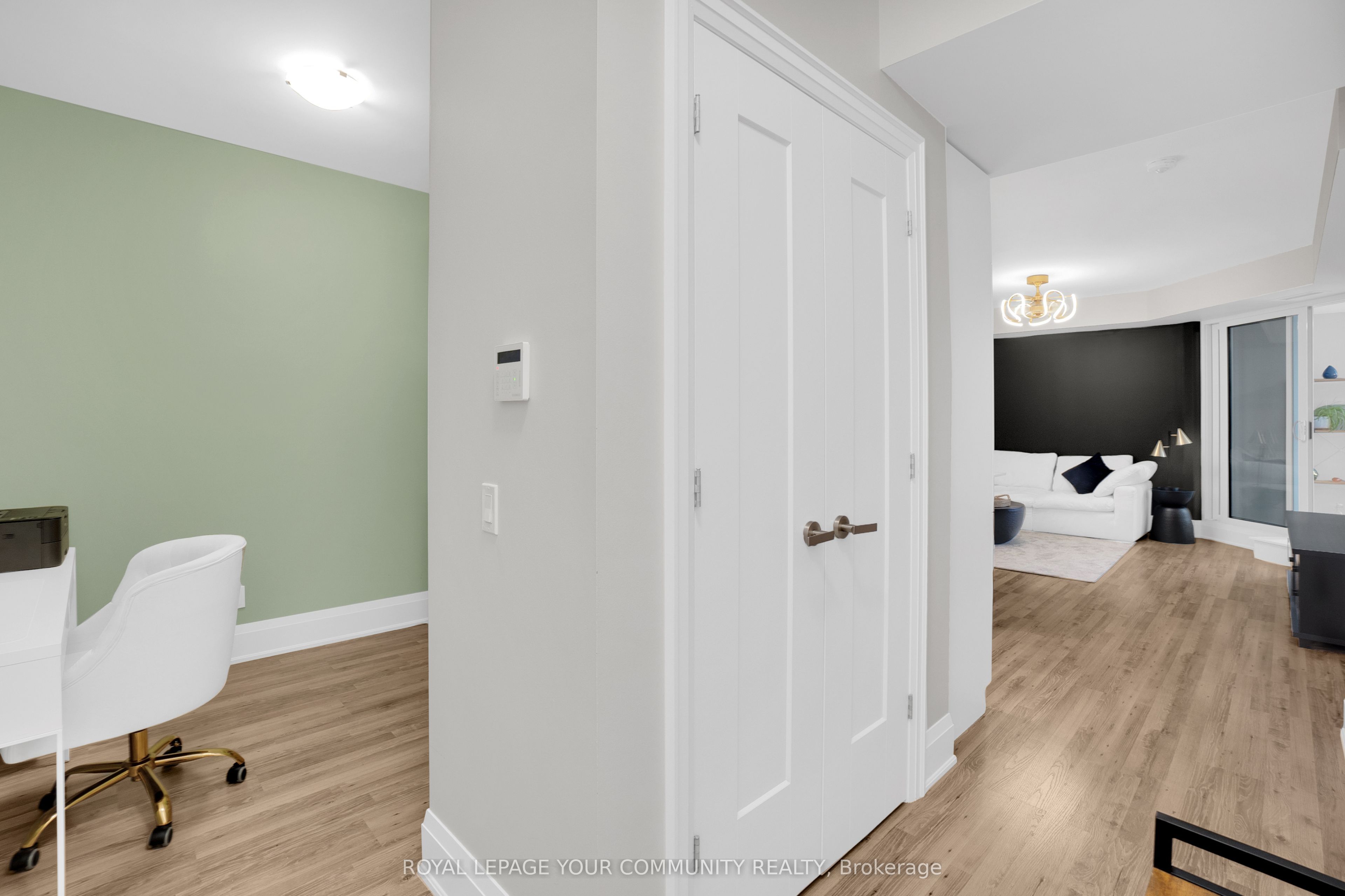 9085 Jane Street #523