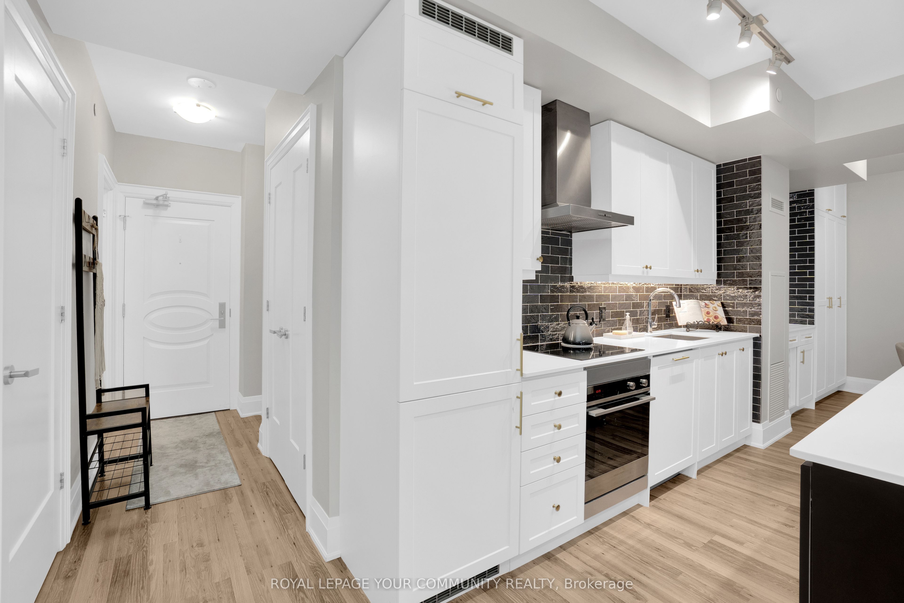 9085 Jane Street #523