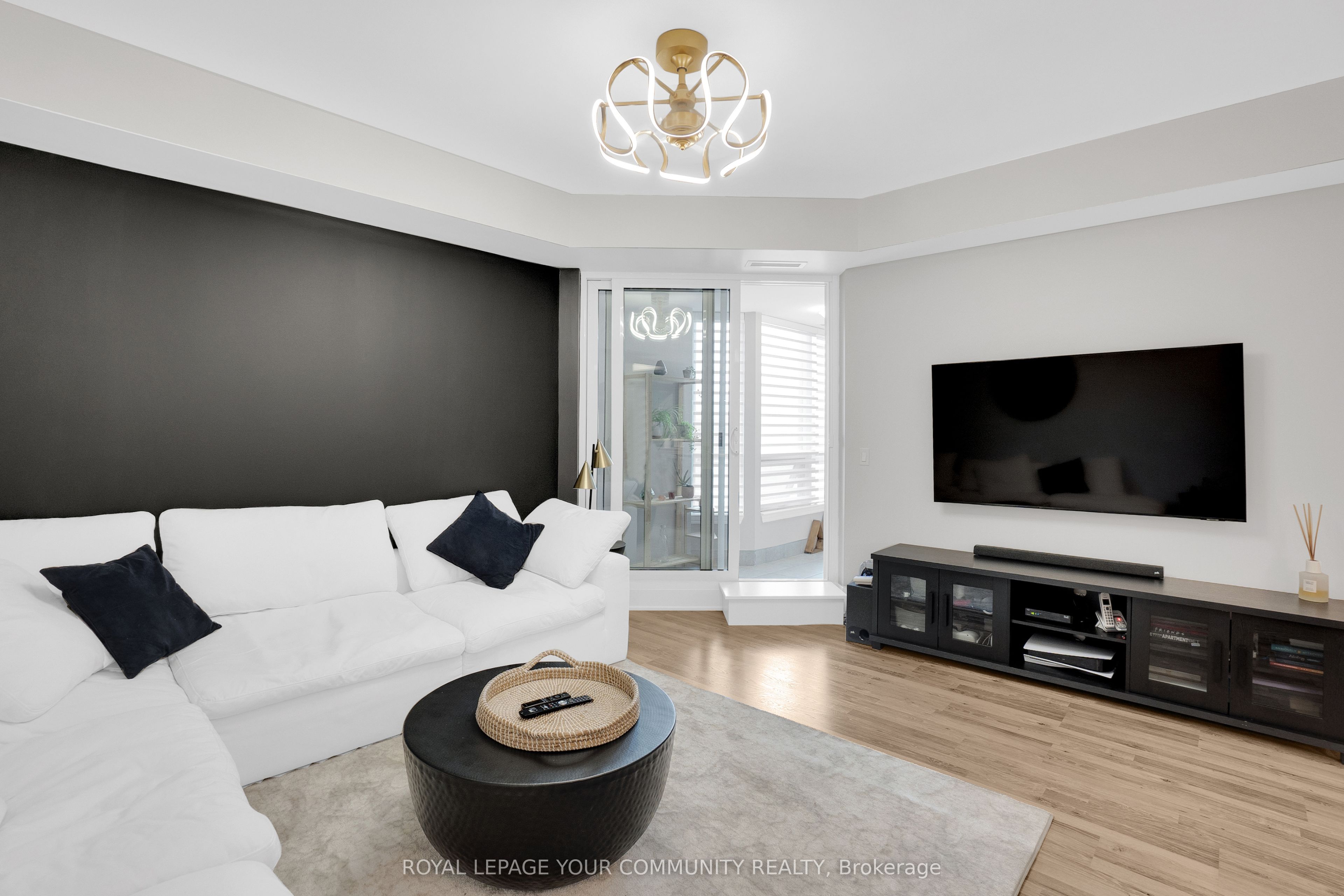 9085 Jane Street #523